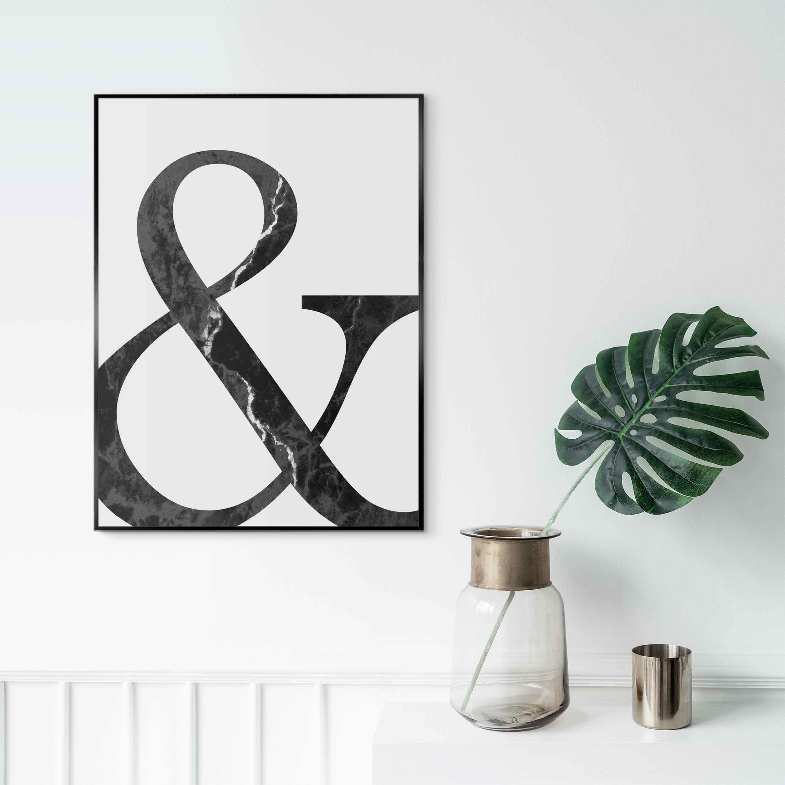 & - Indrammet plakat i sort hvid 30X40cm. - Køb billede til væg med tegnet OG i sort og hvid marmor look