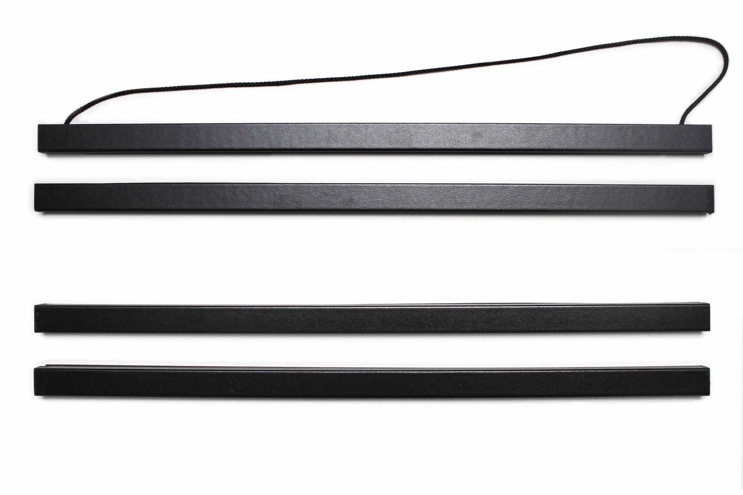 Plakatramme med magnet 31cm. sort - Køb plakatophæng med snor i sort lakeret MDF