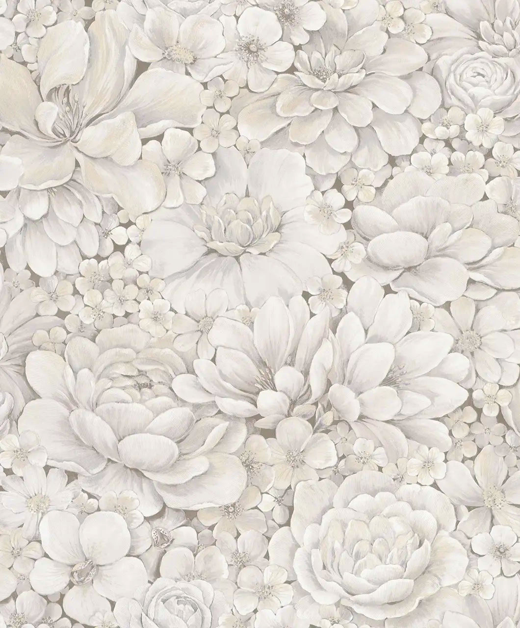 Detaljeret nærbillede af Botanic Harmony - Cream tapetets blomstermønster i afdæmpede cremefarver.