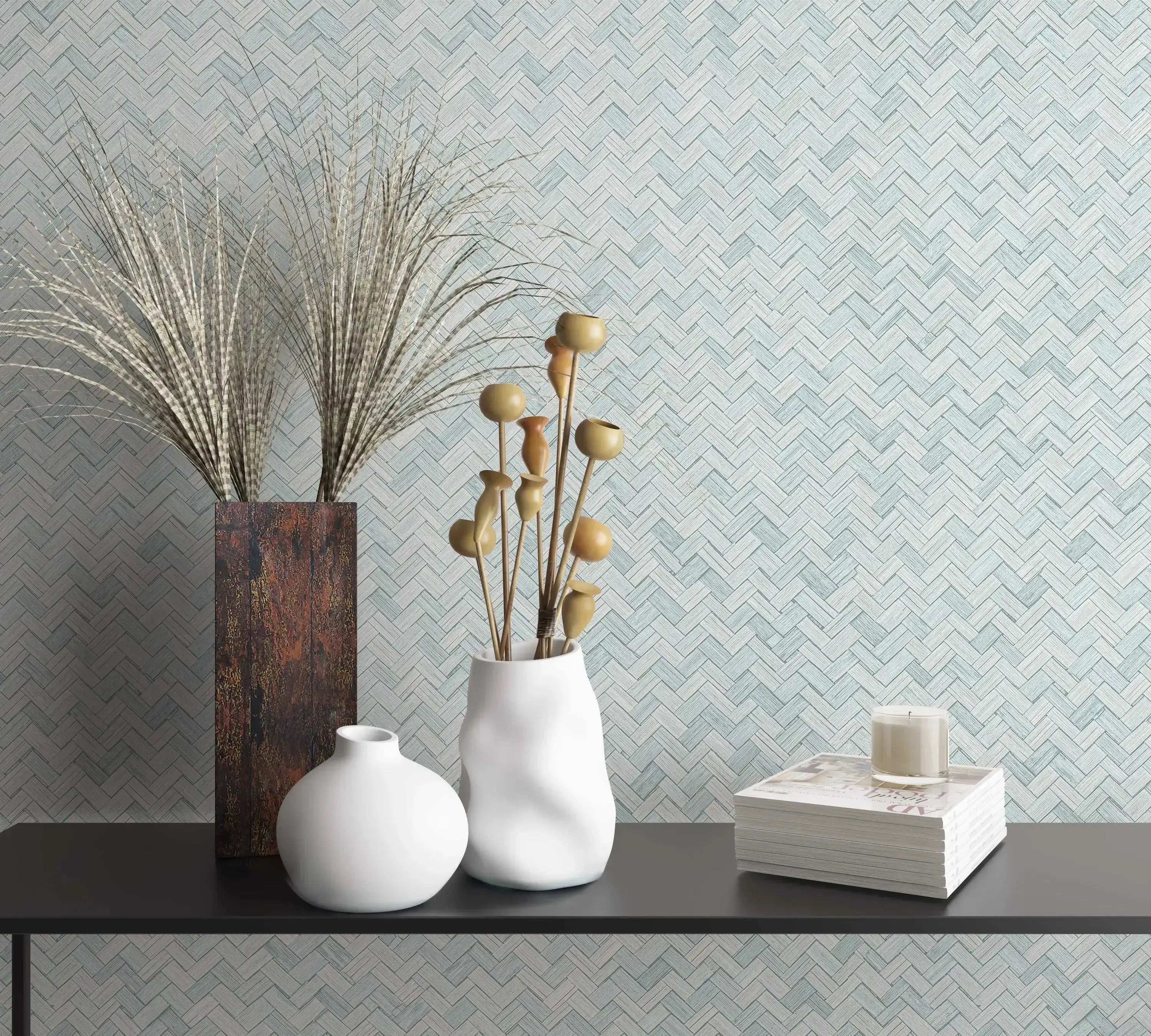 Interiørdekoration med Botanic Weave - Seafoam tapet bag vaser og planter, fra Nicetapet.dk.