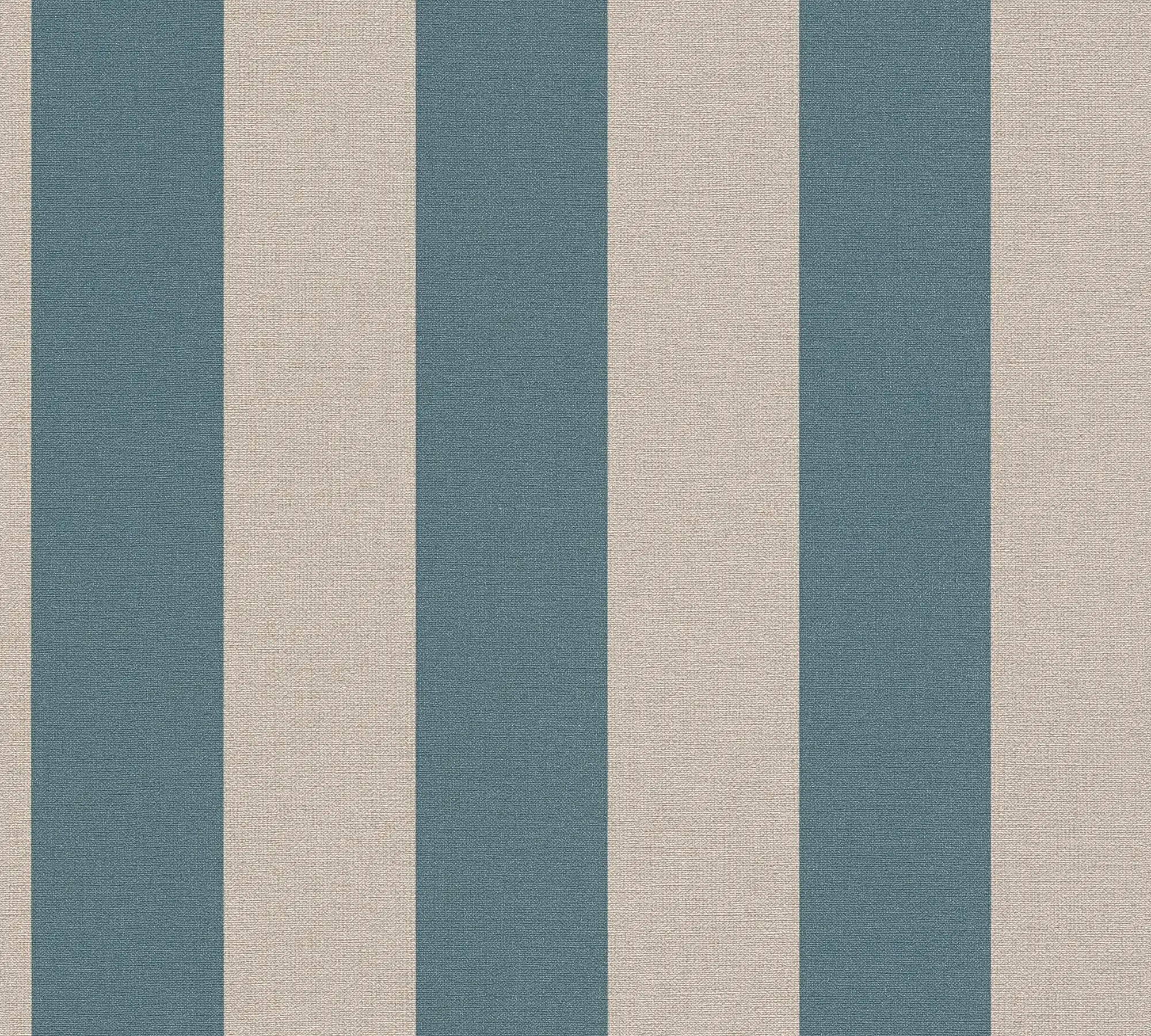 Detaljeret visning af Coastal Stripes: Ocean Breeze tapet med blå og hvide striber.