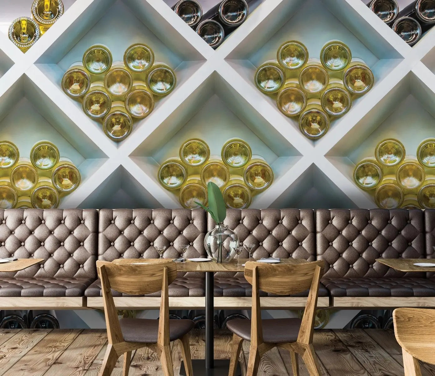 Billede 2 af Fototapet - Flasker af champagne og rødvin i hvid træhylde