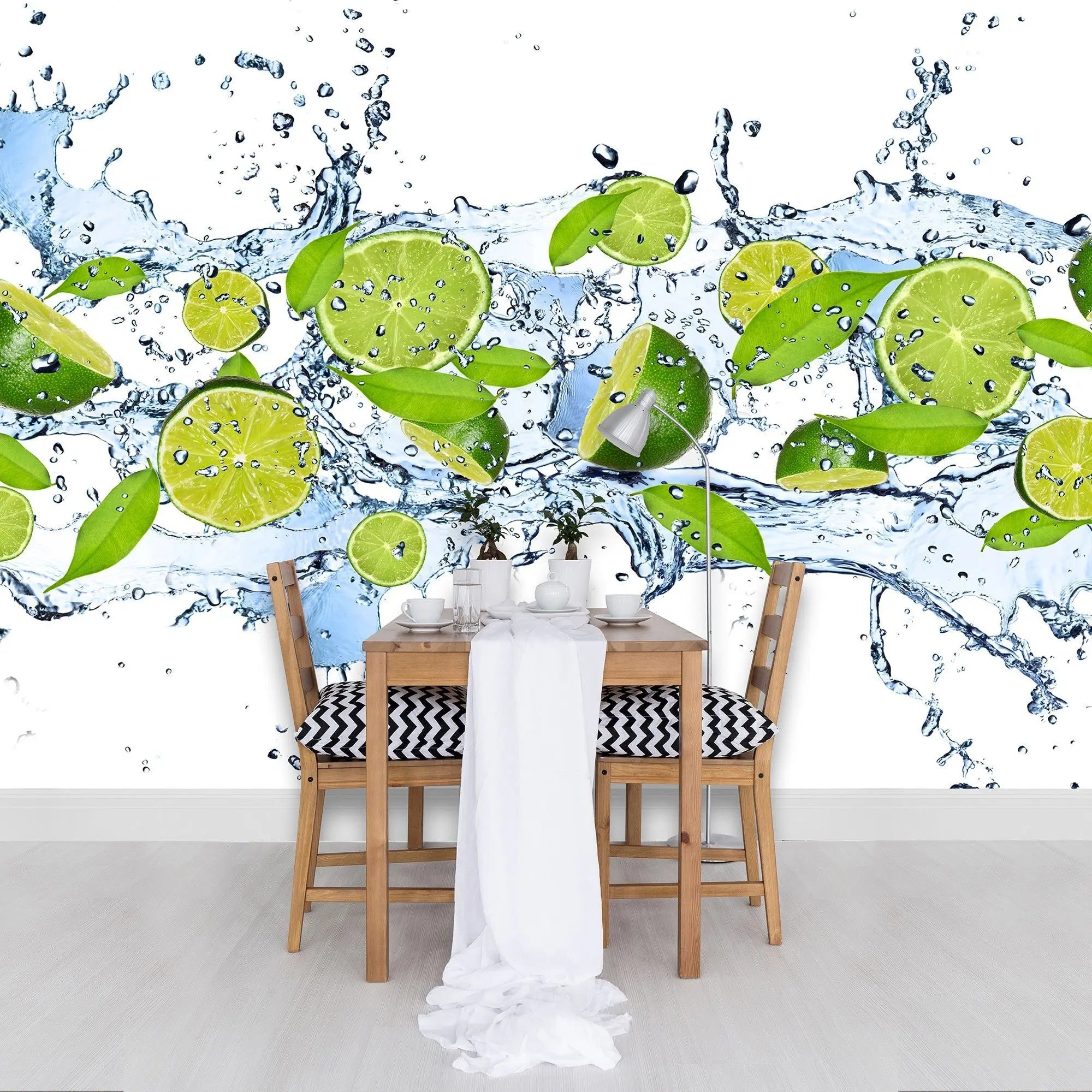 Billede 9 af Fototapet - Friske limefrugter og grønne blade i vandsprøjt