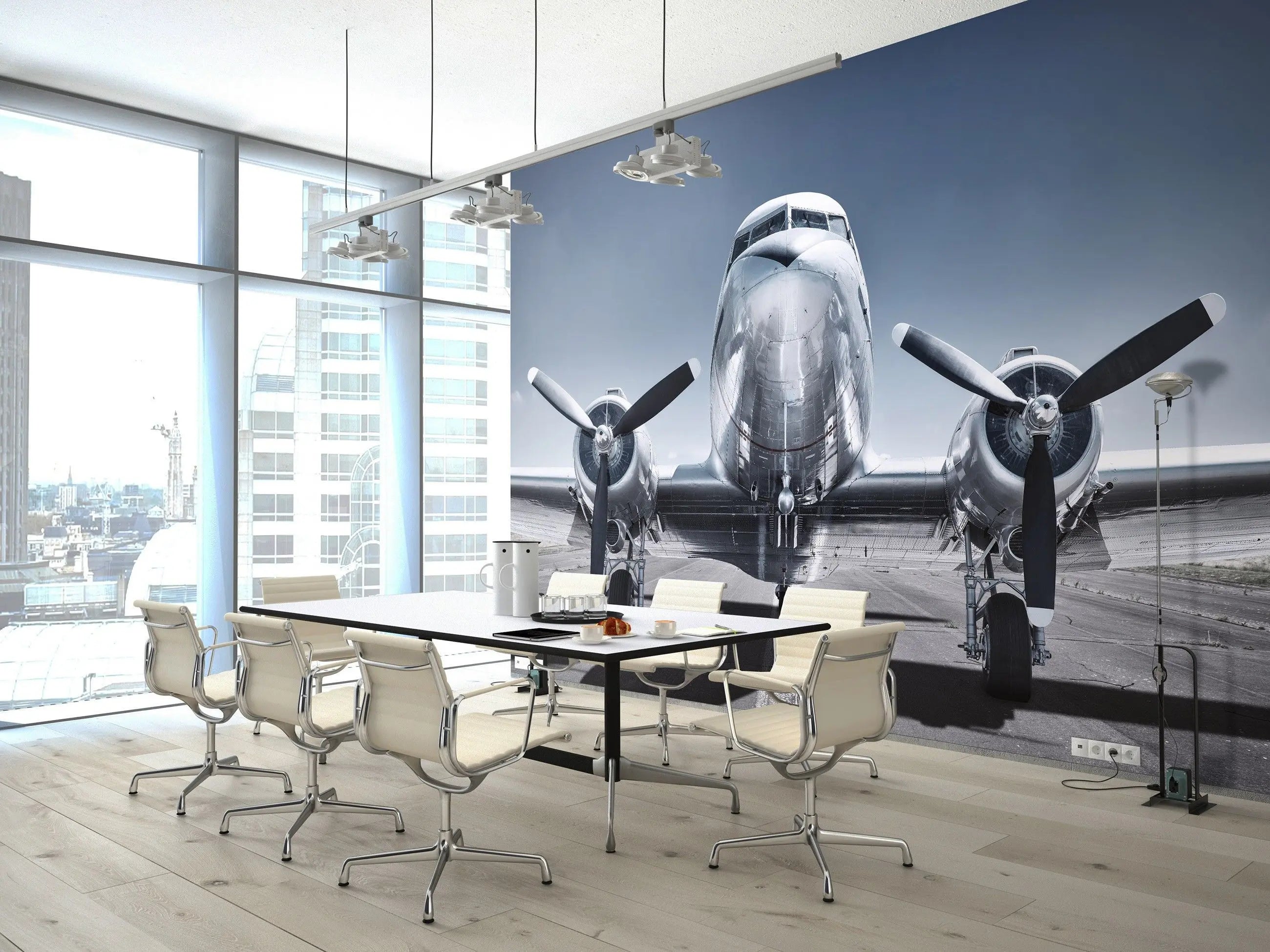 Billede 11 af Fototapet - Front af sølvfarvet Douglas DC-3 propelfly på landingsbane