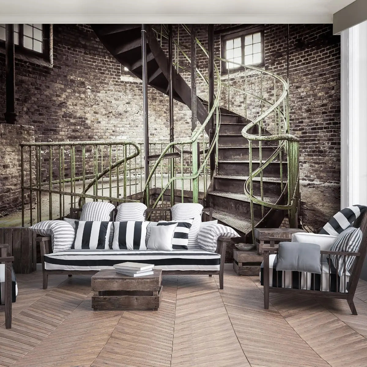 Billede 3 af Fototapet - Gammel spiraltrappe med grønt gelænder i murstensrum