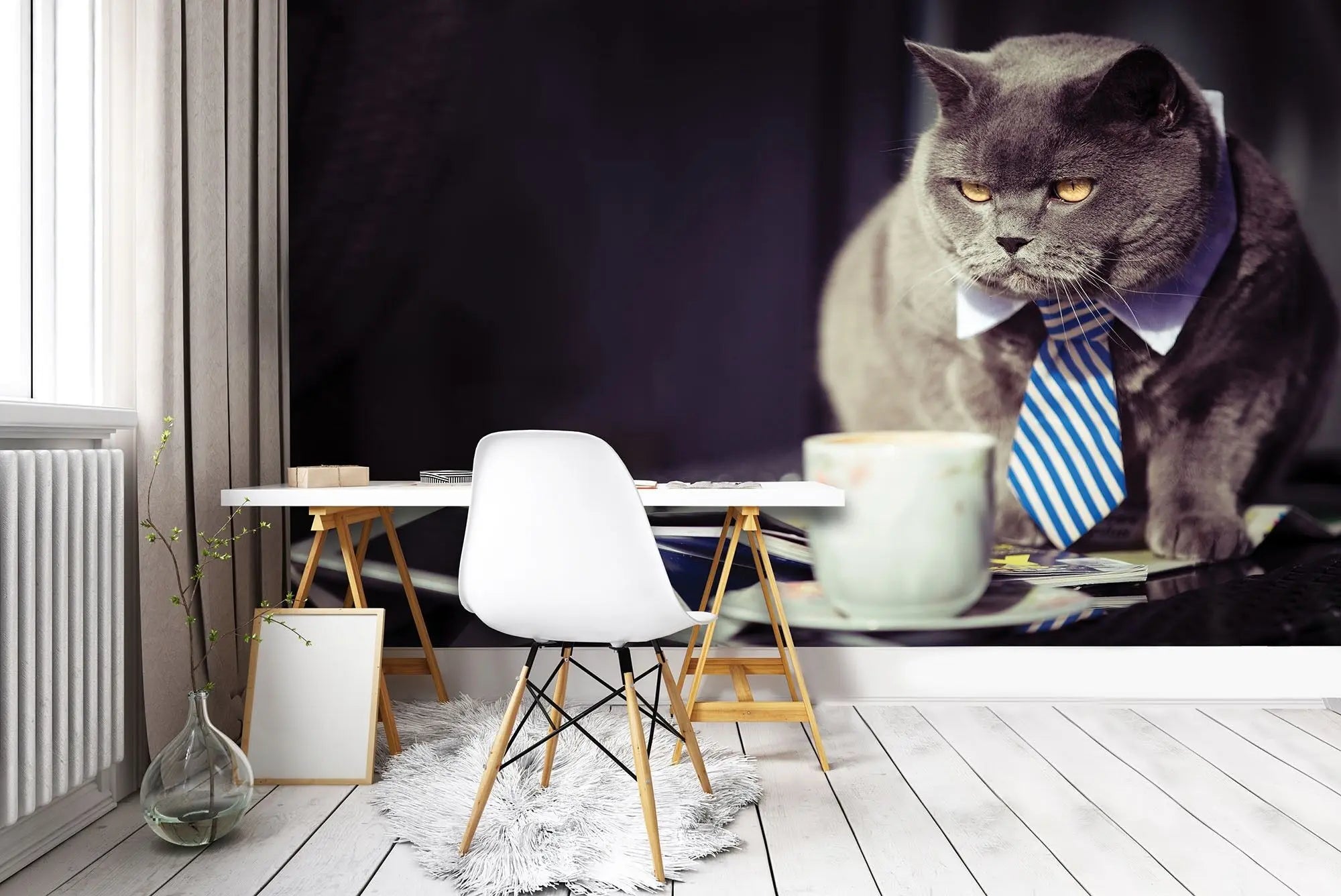 Billede 4 af Fototapet - Grå kat med blåt og hvidstribet slips foran tablet og kaffekop