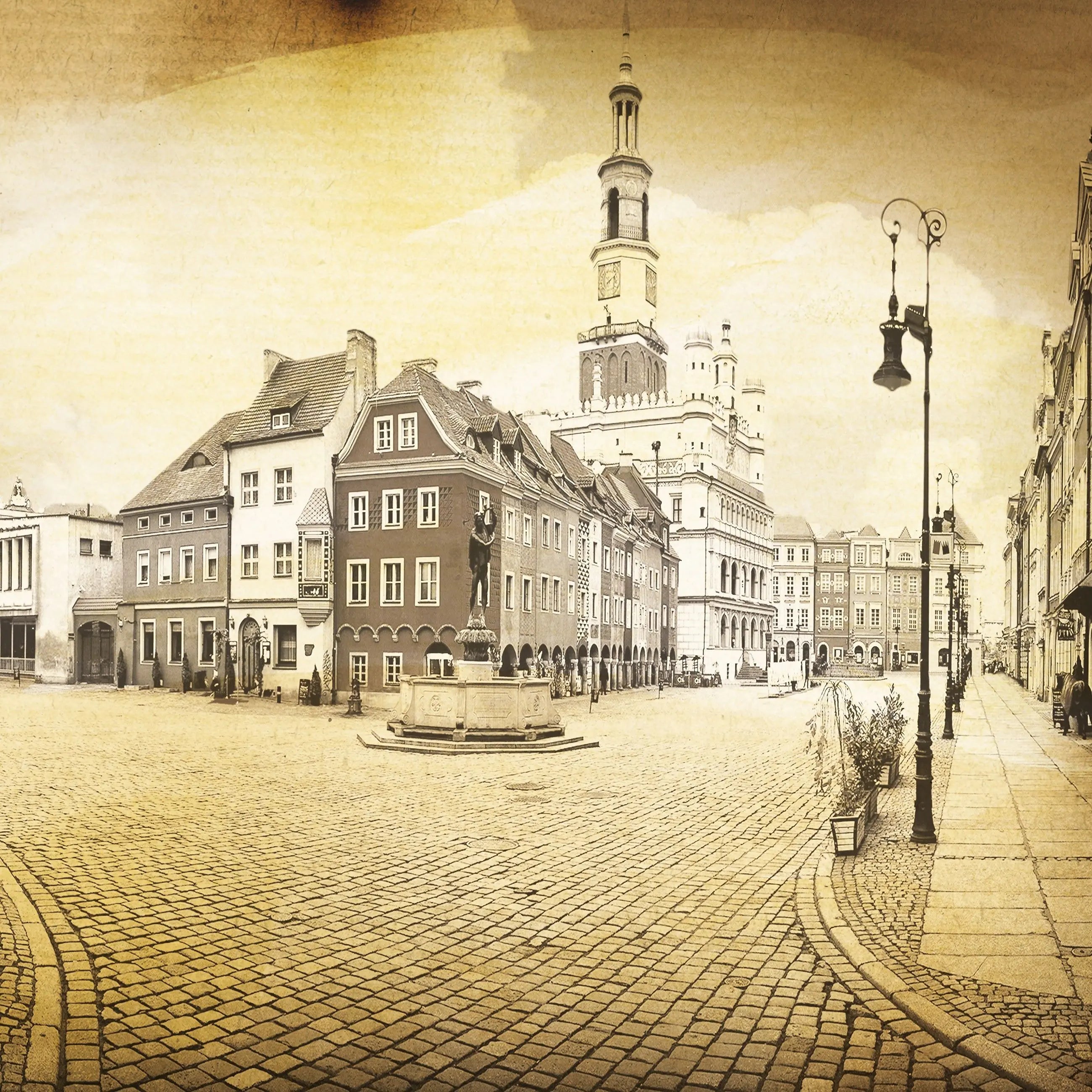 Billede 6 af Fototapet - Historisk bytorv med gamle bygninger i sepia