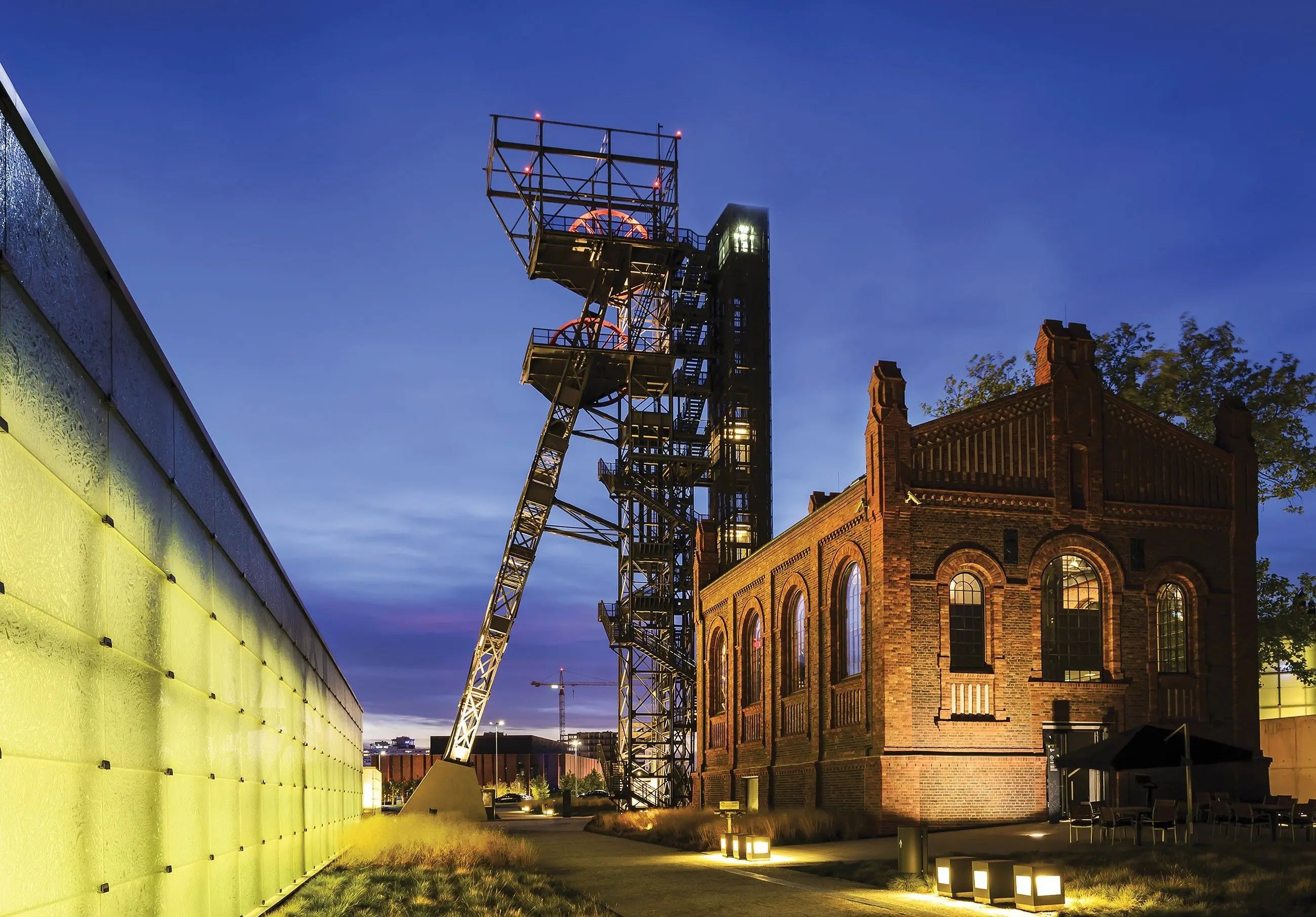 Billede 8 af Fototapet - Industribygning og stålkonstruktion om aftenen