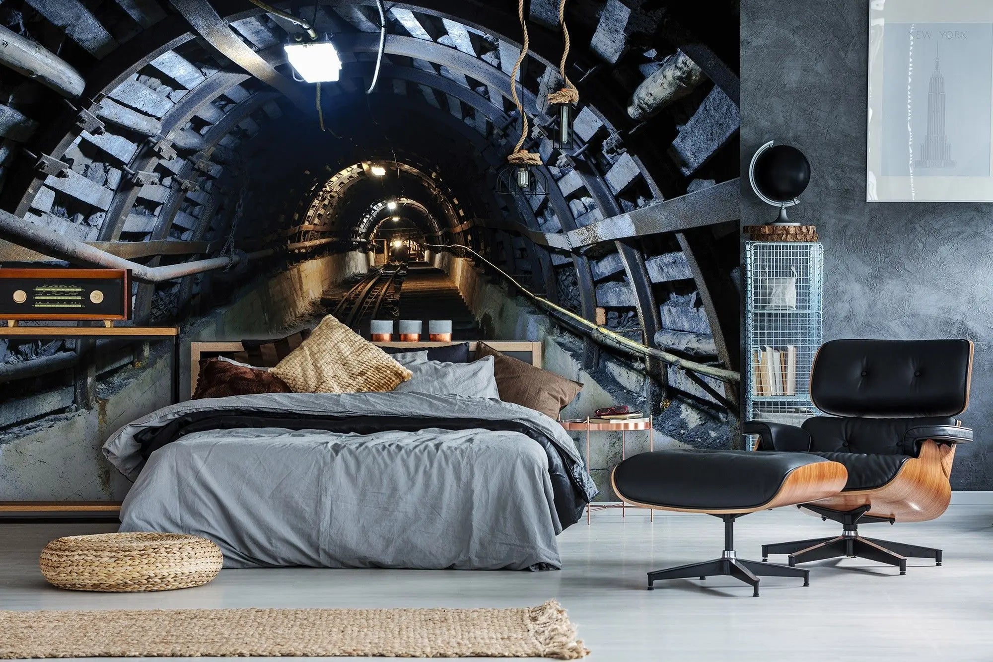 Billede 4 af Fototapet - Industriel underjordisk minegang med skinner