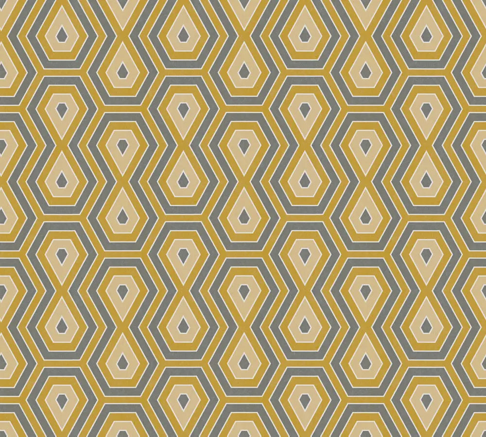 Et geometrisk tapetdesign kaldet Jungle Geometry - Mustard med gentagende mønster i gule og grå nuancer.