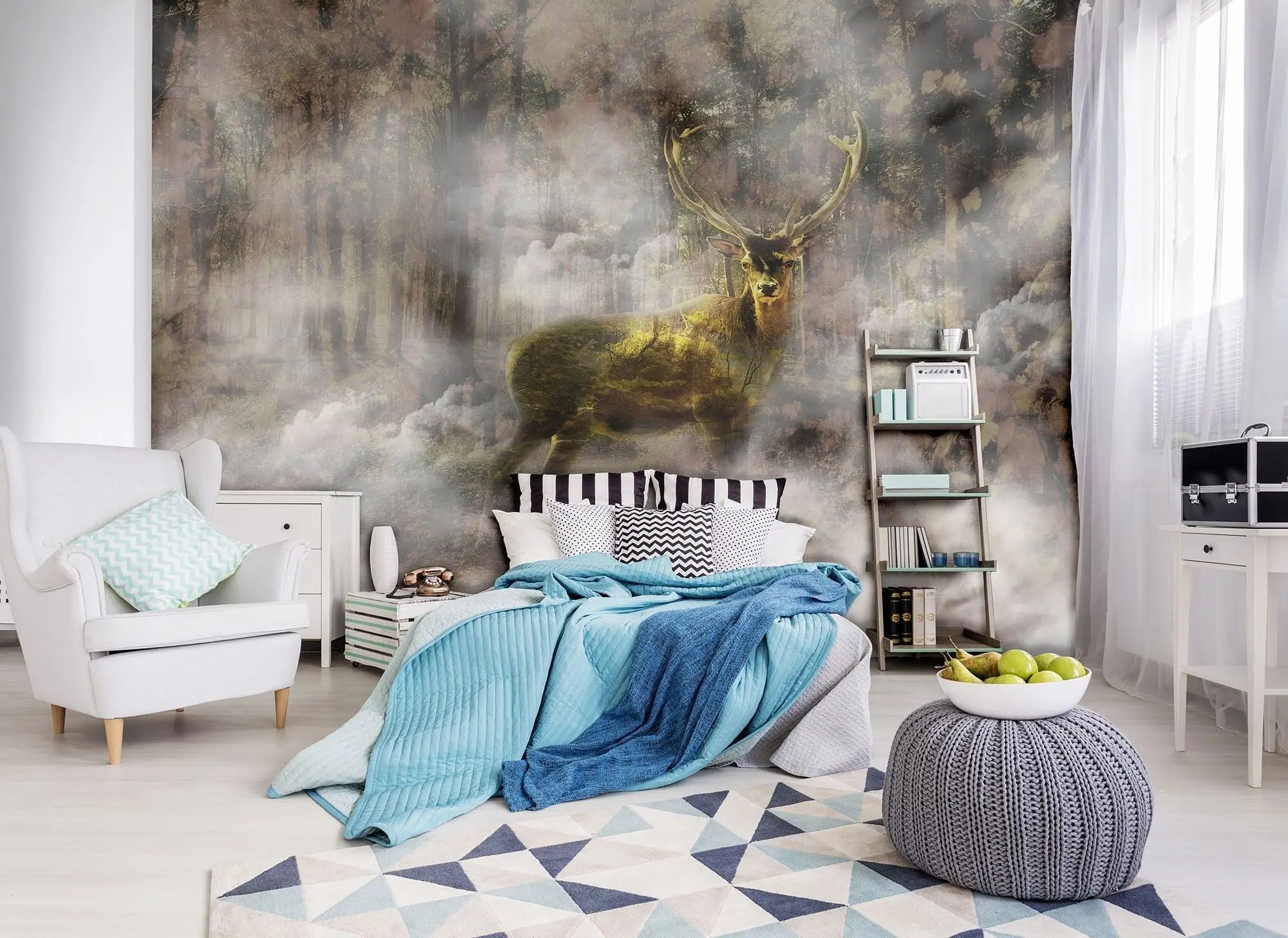Billede 2 af Fototapet - Kronhjort i tåget skov