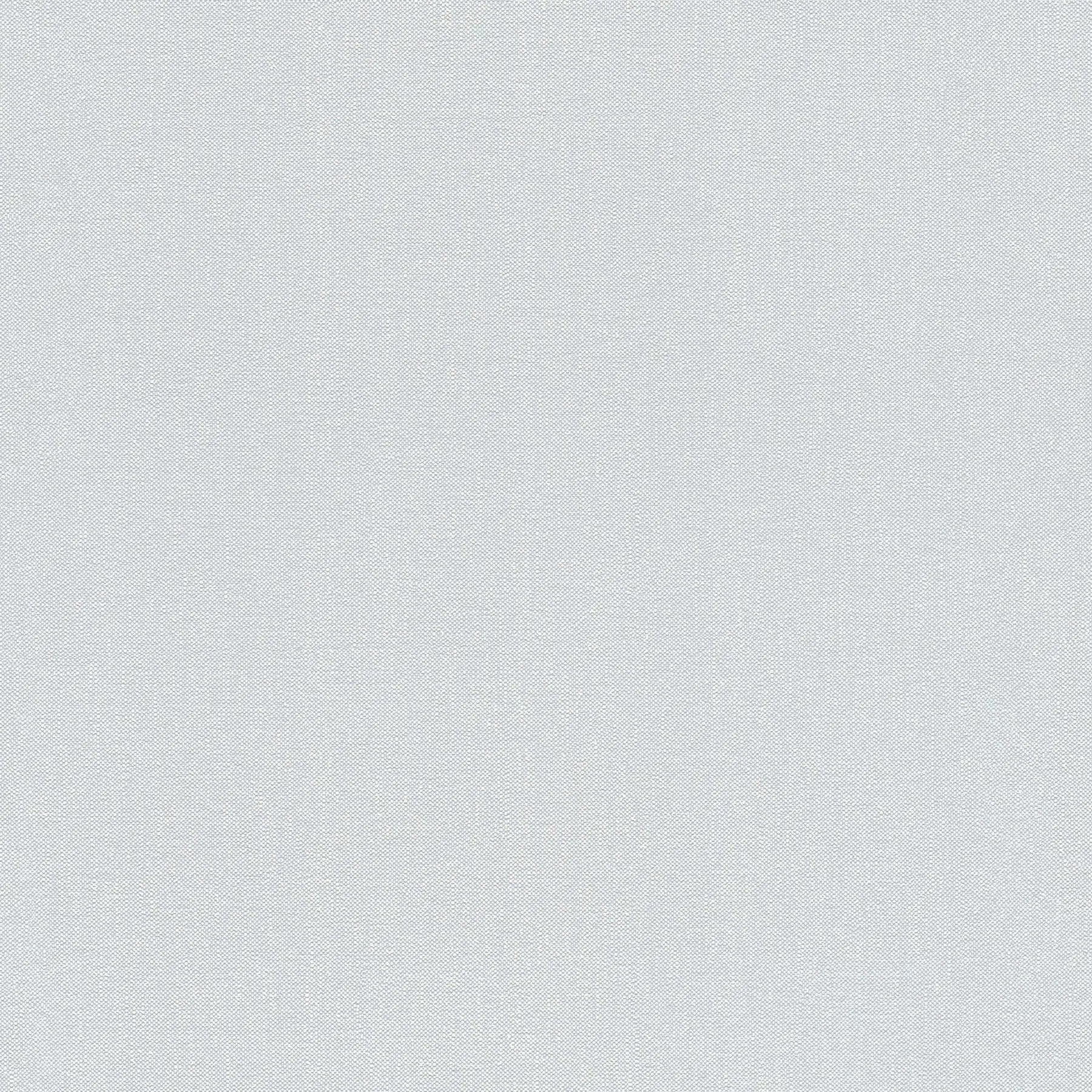Et enkelt og stilrent tapet i lysegrå farve med stofstruktur, fra produktet Linen Elegance - Fog, tilgængeligt på Nicetapet.dk.