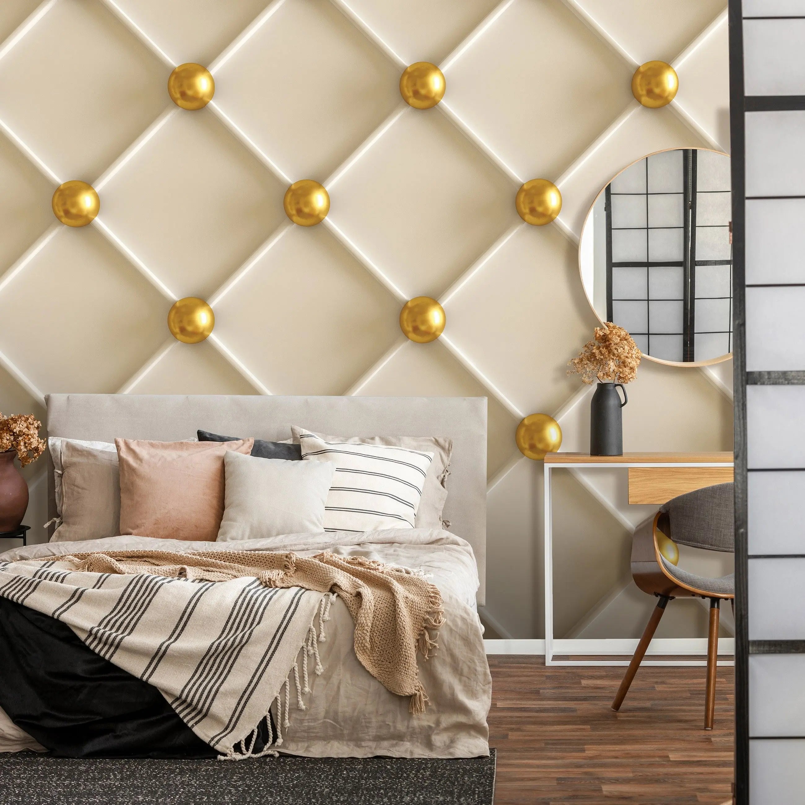 Billede 5 af Fototapet - Mønstret væg med beige polstring og gyldne knapper