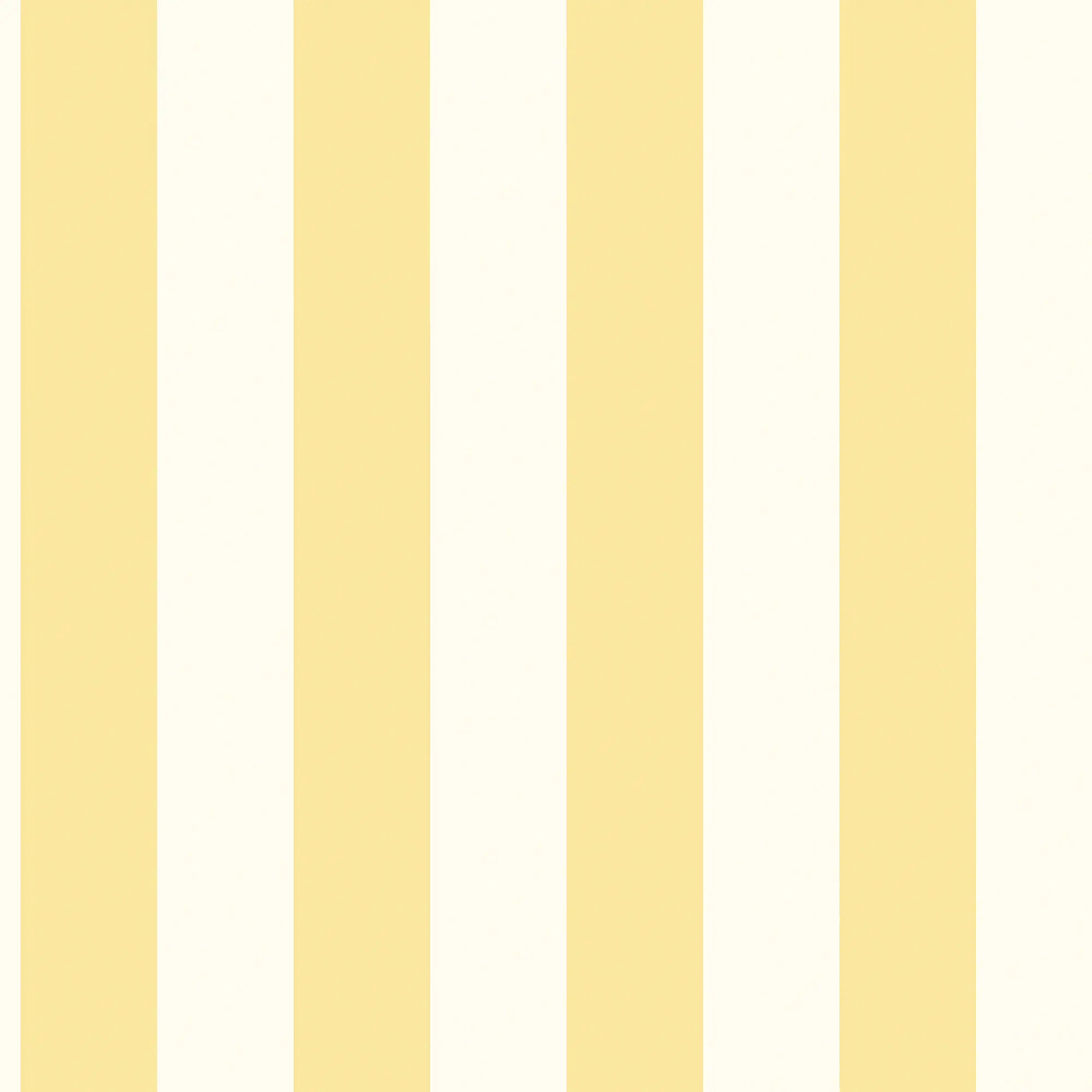Tapet 'Morning Stripes - Sunshine' med gule og hvide lodrette striber, giver et friskt og moderne look.