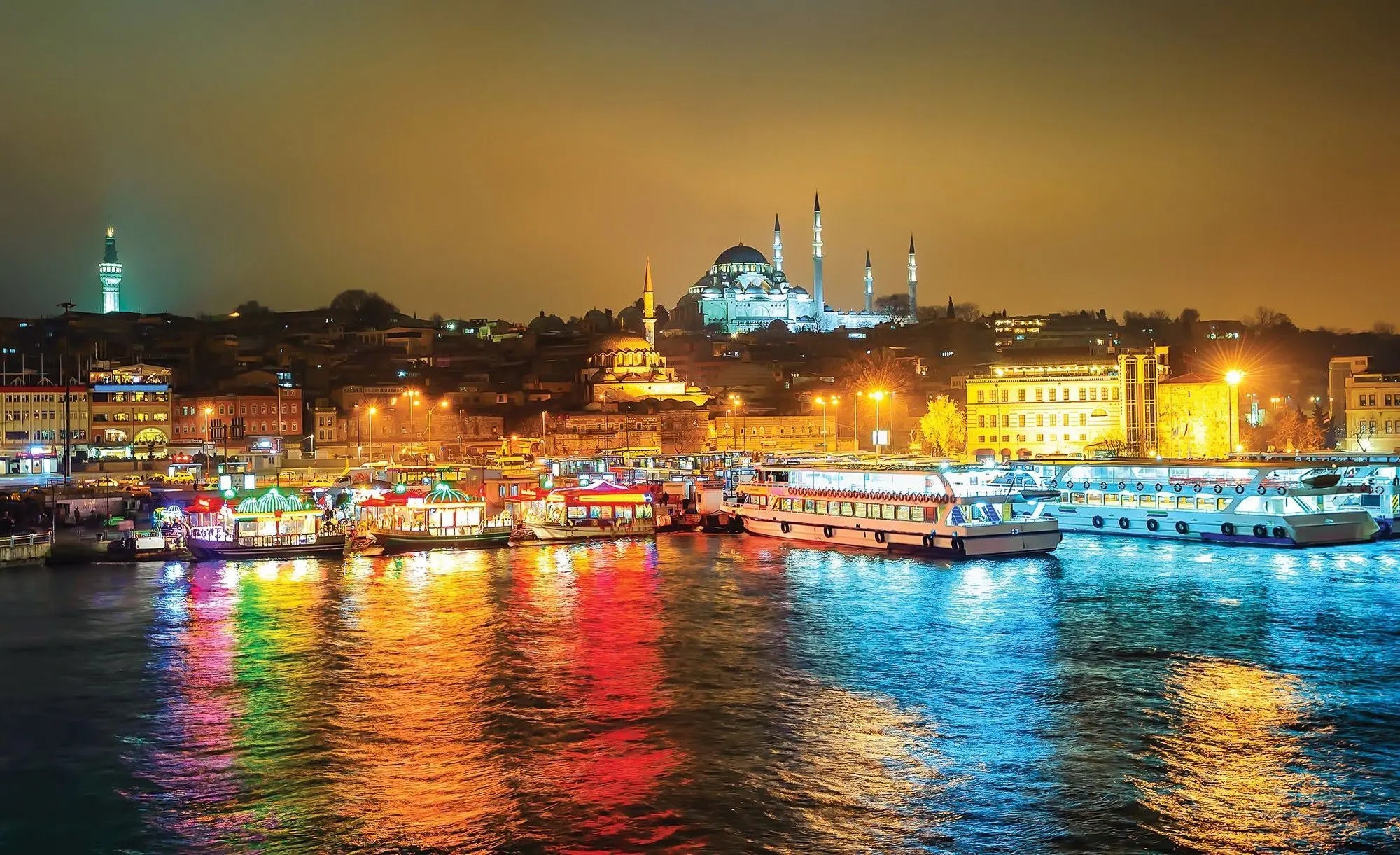 Billede 1 af Fototapet - Nattemotiv af oplyst Süleymaniye-moské og både ved havnen i Istanbul