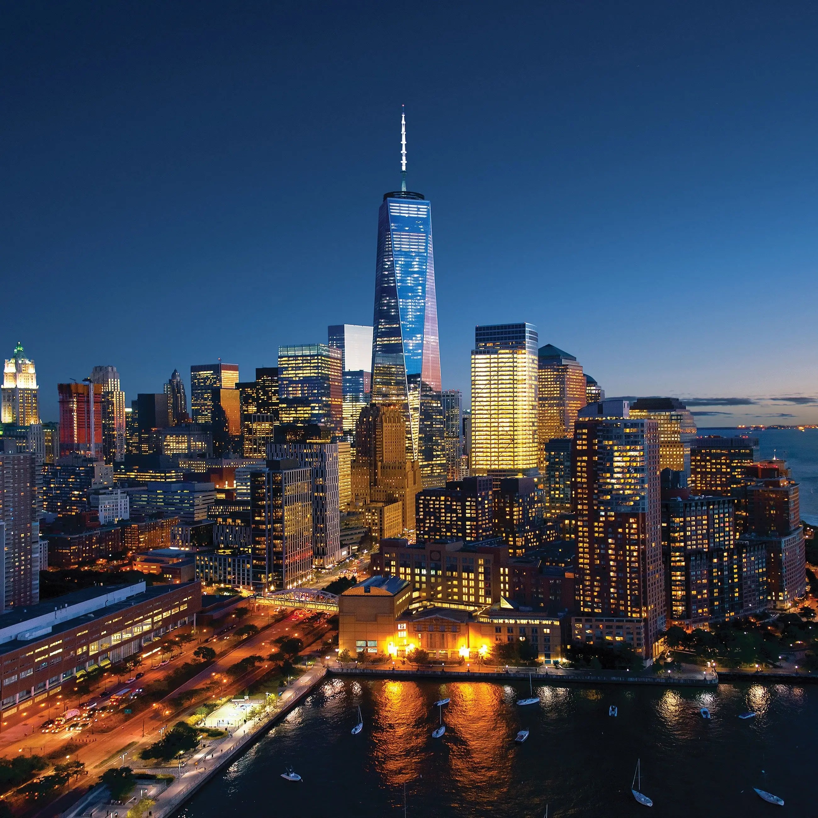 Billede 9 af Fototapet - New York City skyline ved nat med lys fra skyskrabere