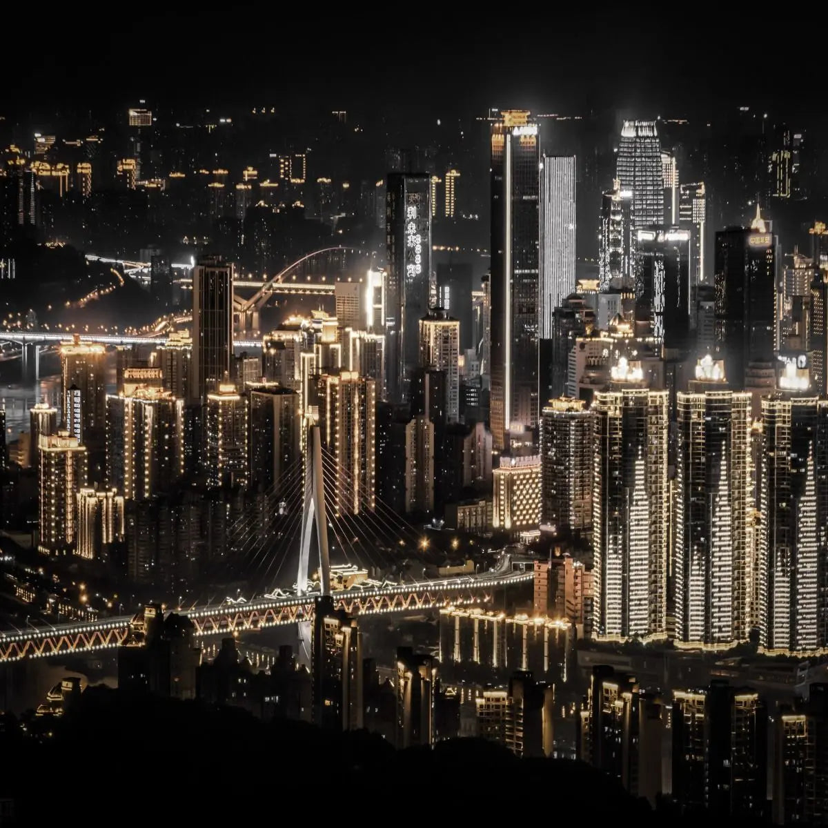 Billede 7 af Fototapet - Oplyst skyline i natten i storbyen