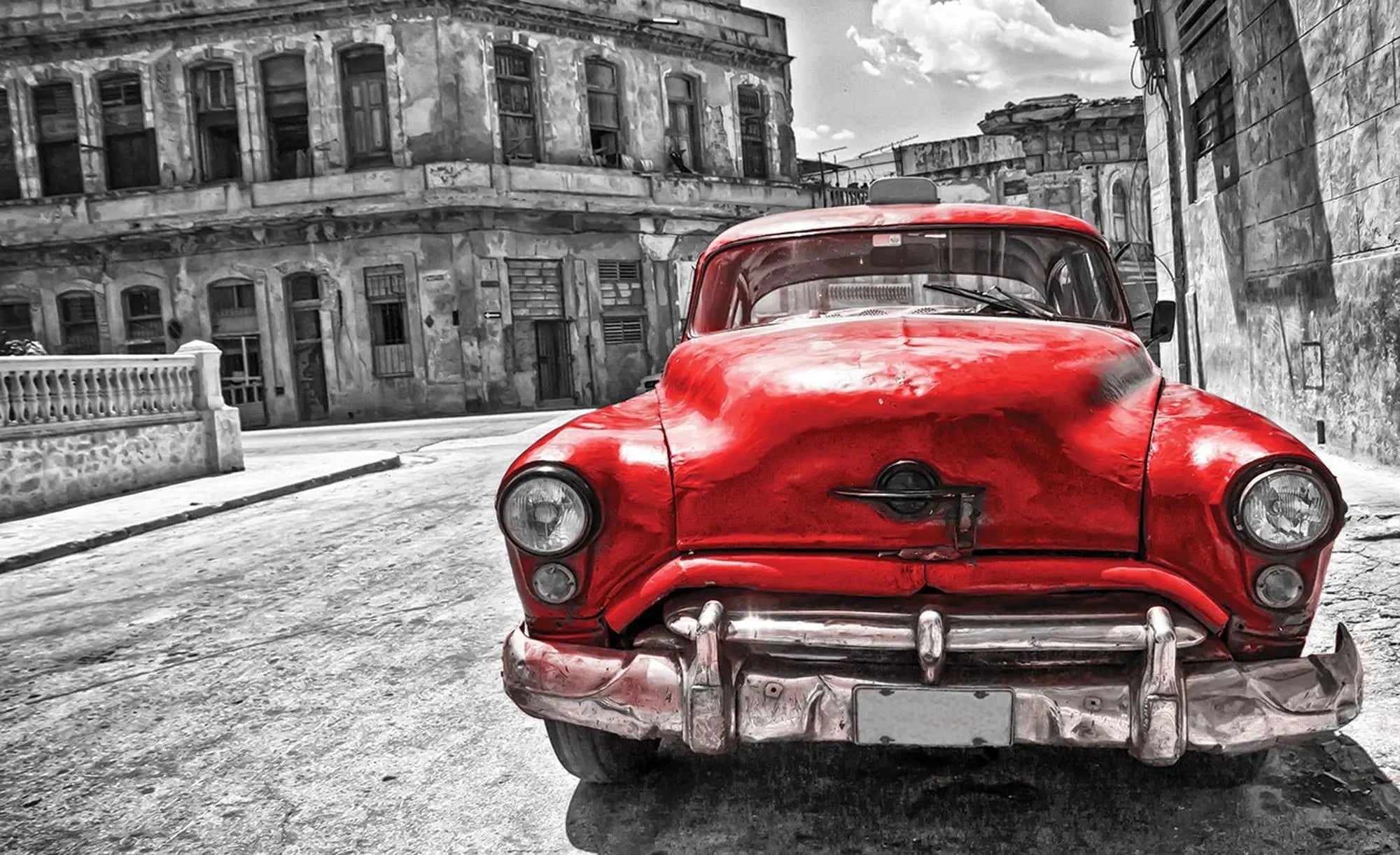 Billede 1 af Fototapet - Rød klassisk bil på gaden i Havana, Cuba