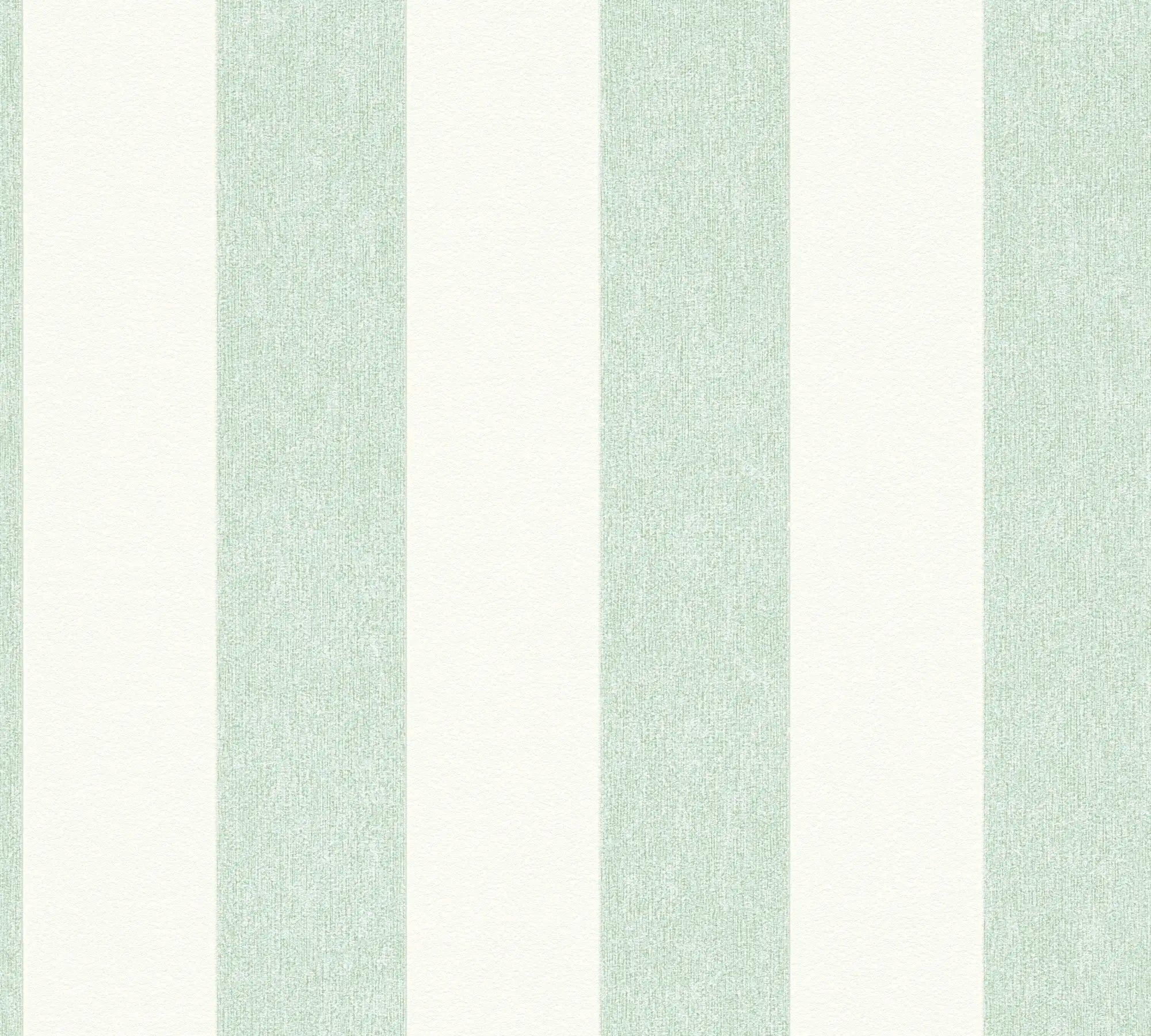 Tapetbillede med gentagne lodrette striber i grøn og hvid fra Serene Stripes - Harmony kollektionen.
