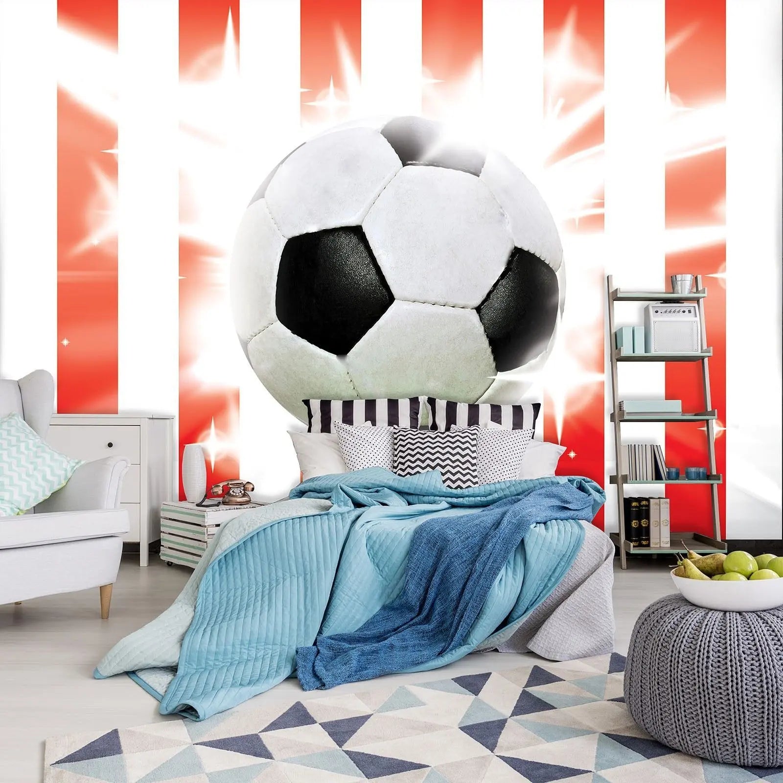 Billede 6 af Fototapet - Sort og hvid fodbold med røde og hvide lodrette striber