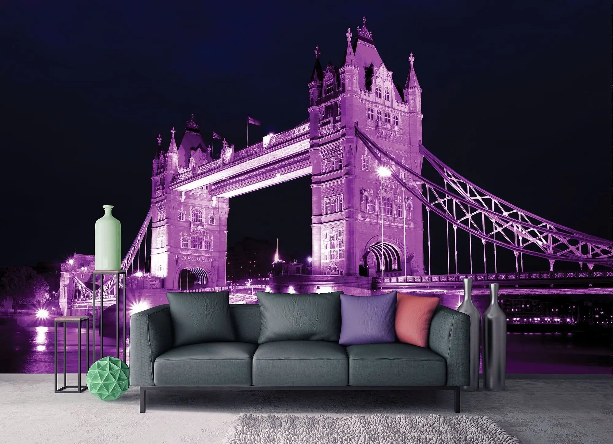 Billede 2 af Fototapet - Tower Bridge London med lilla belysning om natten