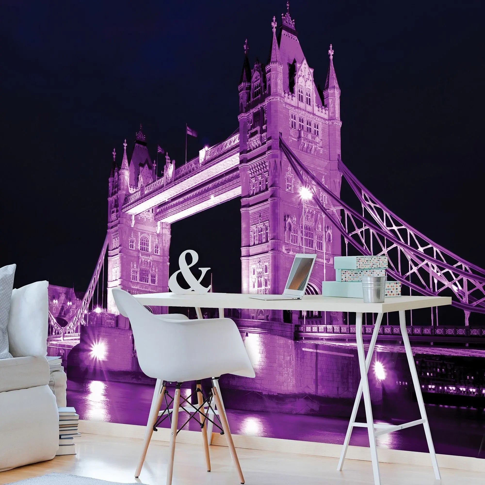 Billede 3 af Fototapet - Tower Bridge London med lilla belysning om natten