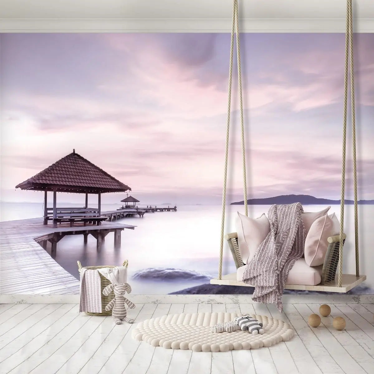 Billede 2 af Fototapet - Træmole med halmtagshytter ved havet i solnedgang