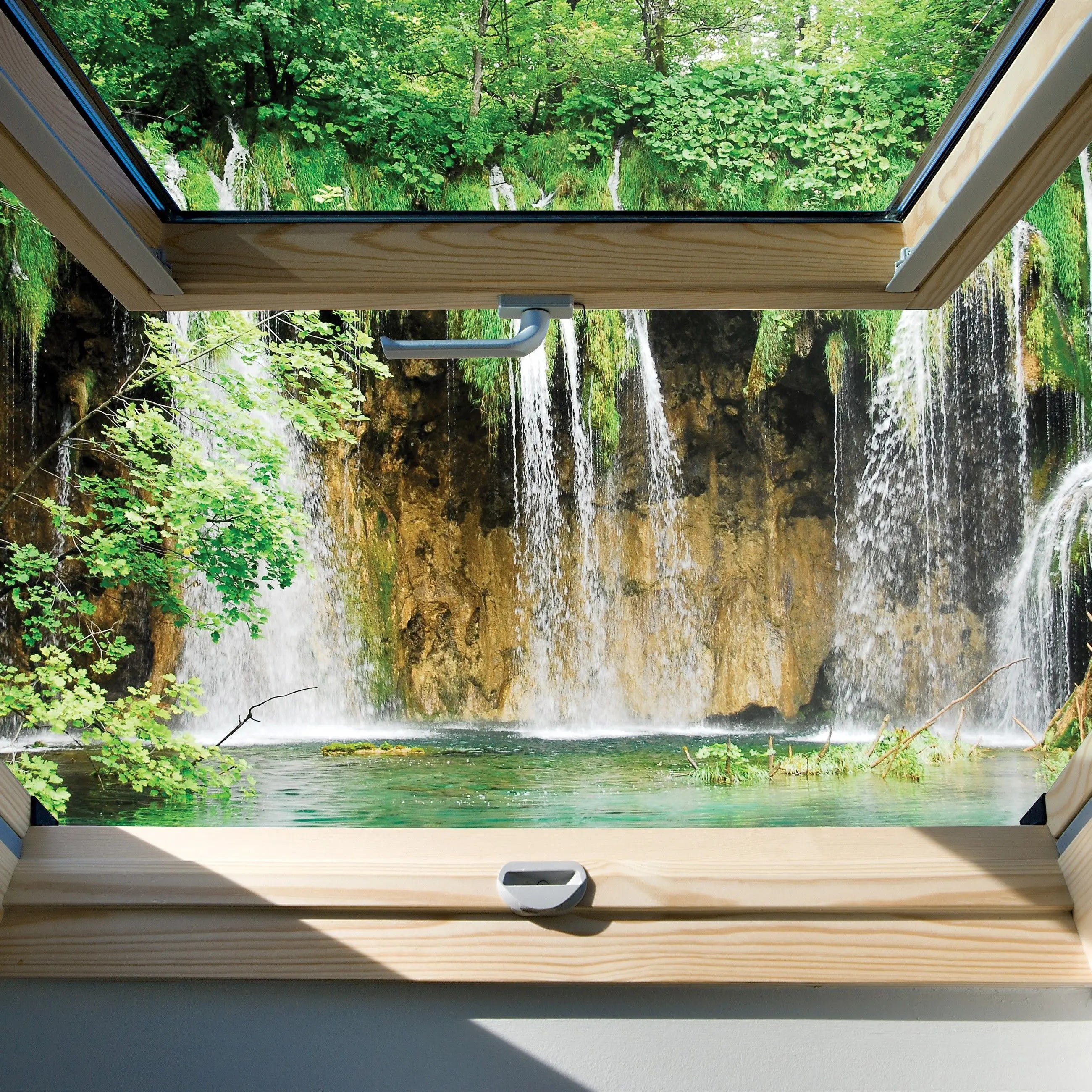Billede 7 af Fototapet - Udsigt til vandfald gennem åbent ovenlysvindue
