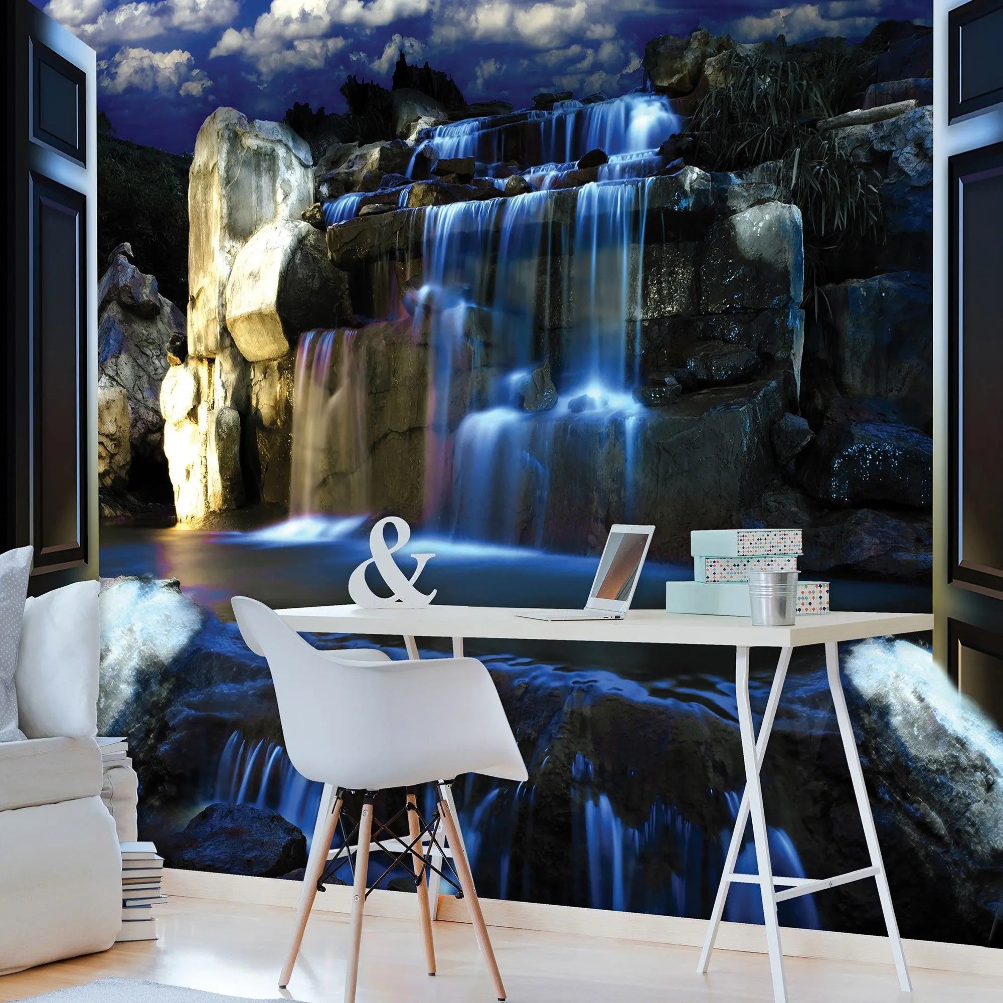 Billede 3 af Fototapet - Vandfald om natten set gennem åbne døre