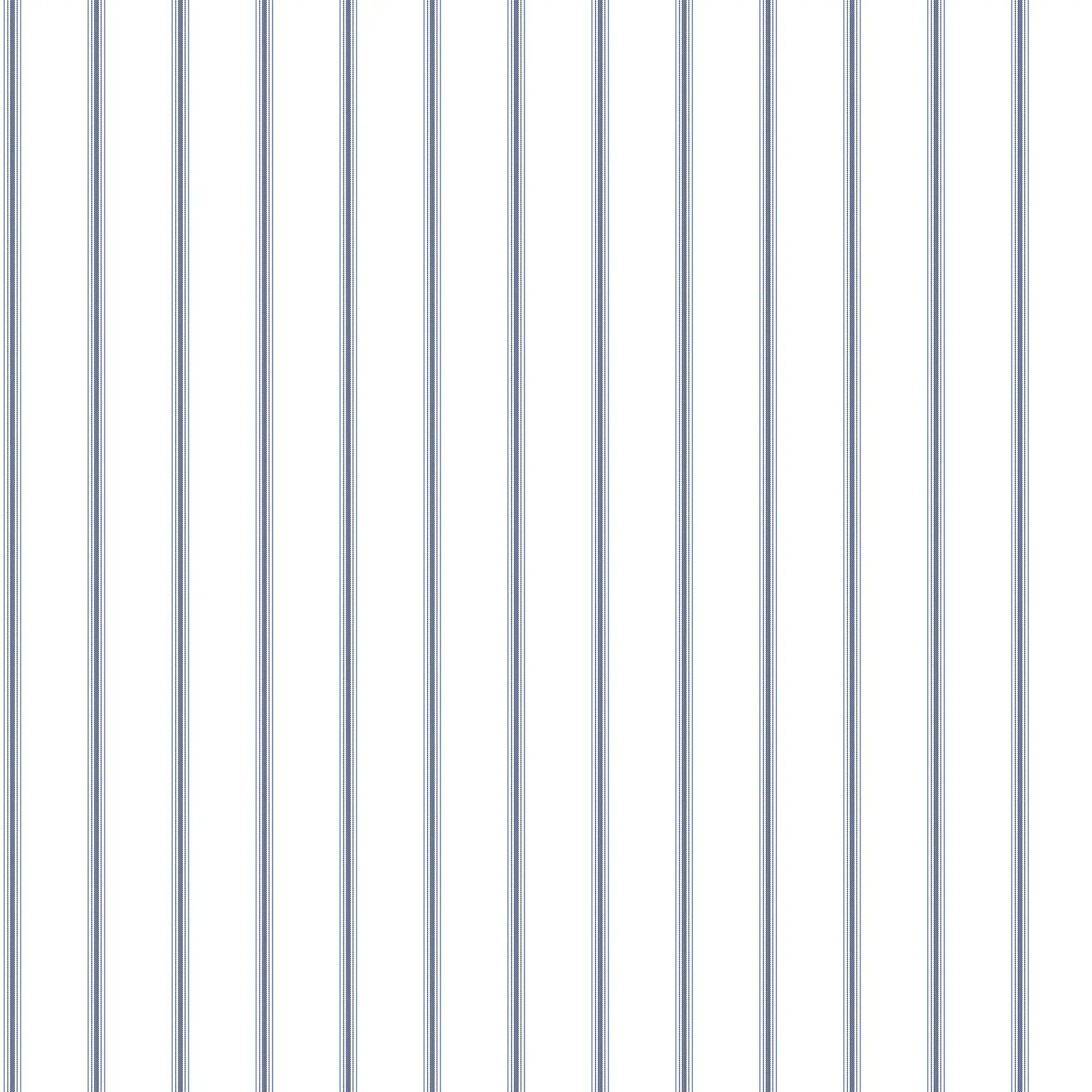 Tapetmønstret Whisk Lines - Nautical fra Nicetapet.dk med vertikale blå og hvide striber.
