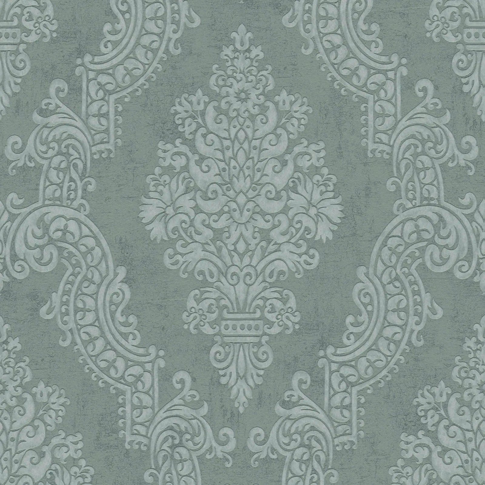 Detaljeret barokmønster i grå og grønne nuancer fra Baroque Elegance - Sage tapet. Perfekt til en elegant indretning.