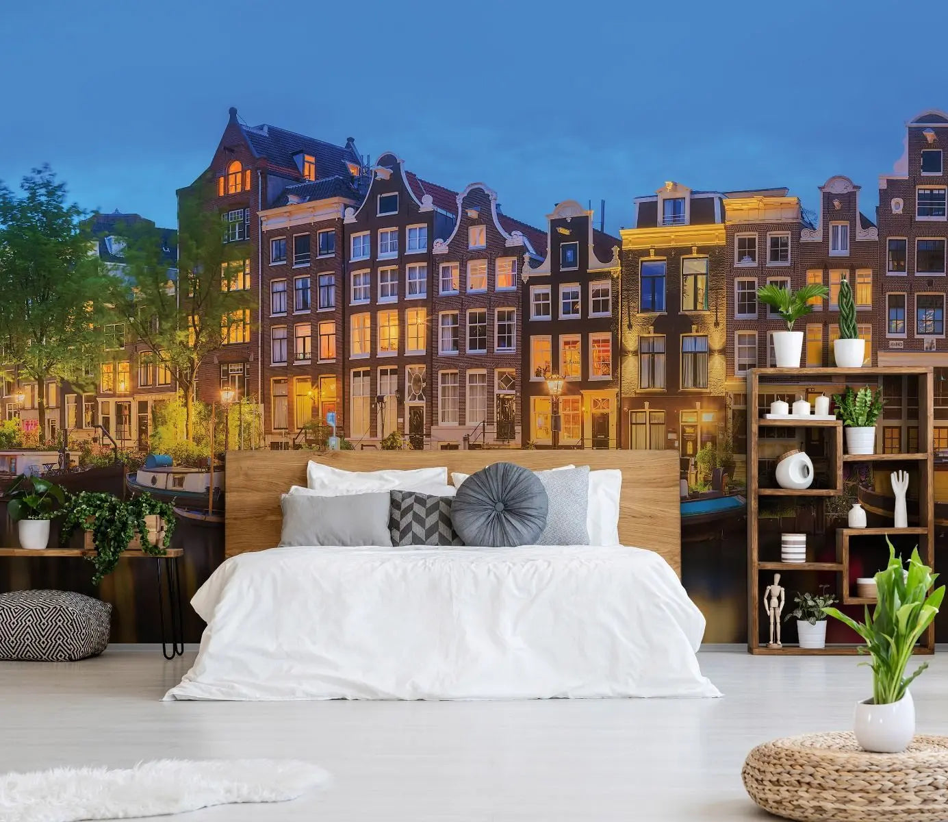 Billede 3 af Fototapet - Belyste kanalhuse og husbåde om aftenen i Amsterdam