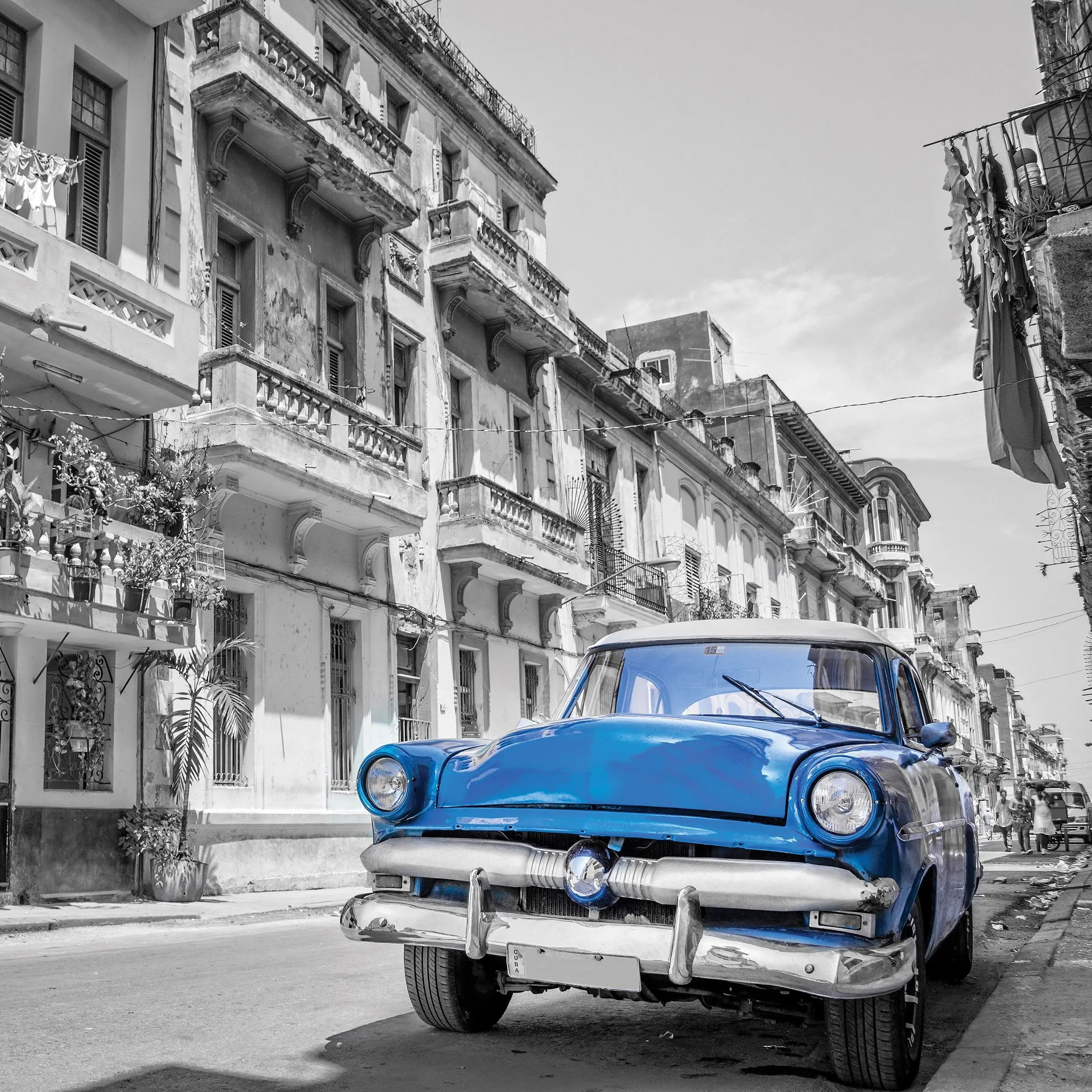Billede 15 af Fototapet - Blå veteranbil i sort-hvid gade i Havana, Cuba
