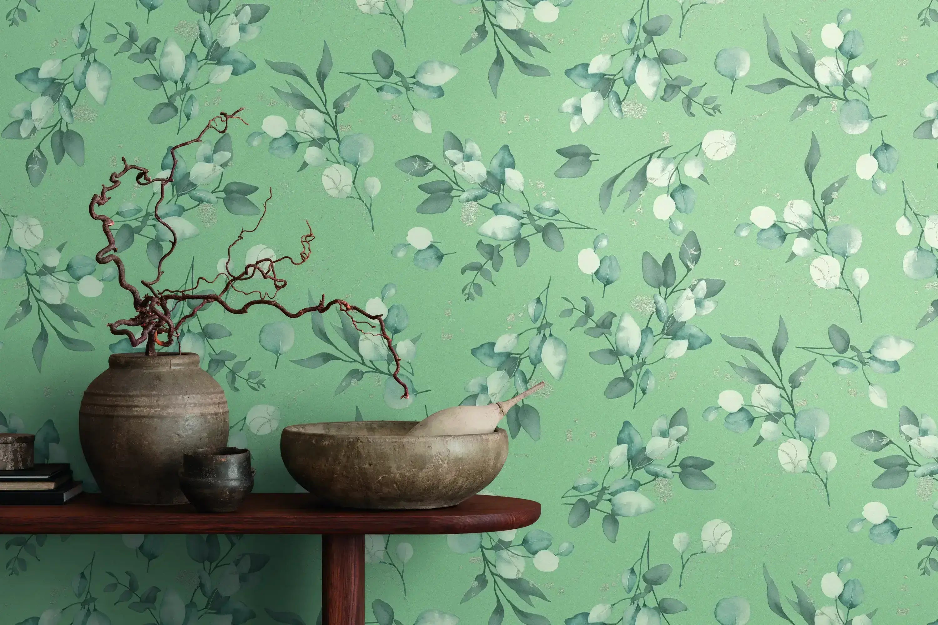 Botanic Elegance - Mint tapet i en interiørindstilling med en borddekoration, der fremhæver de botaniske elementer og den elegante stil.