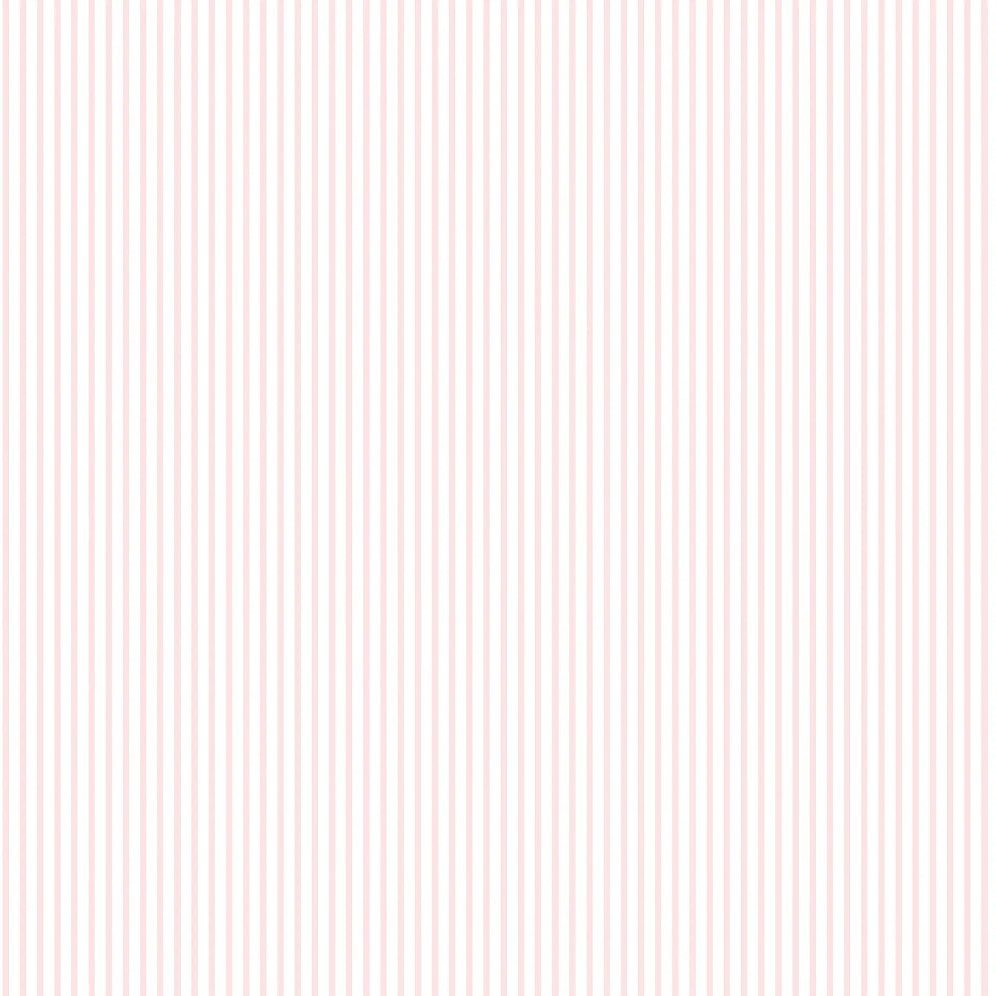 Delicate Stripes - Blush tapet med tynde, delikate lodrette striber i lyserød og hvid.