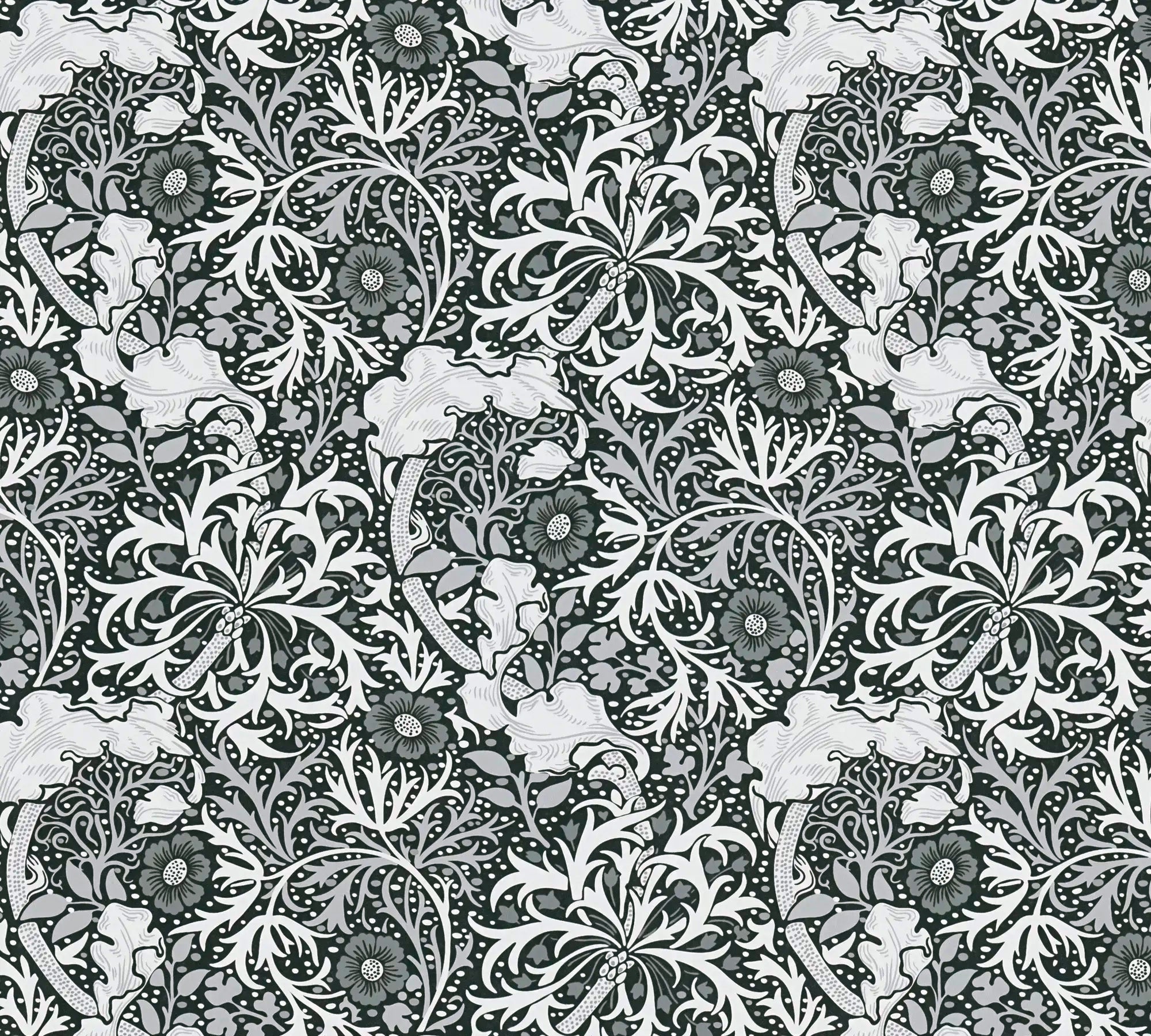 Detaljeret mønster af tapetet Symphony of Eve - Charcoal viser indviklede blomstermotiver i gråtoner kombineret med hvide detaljer.