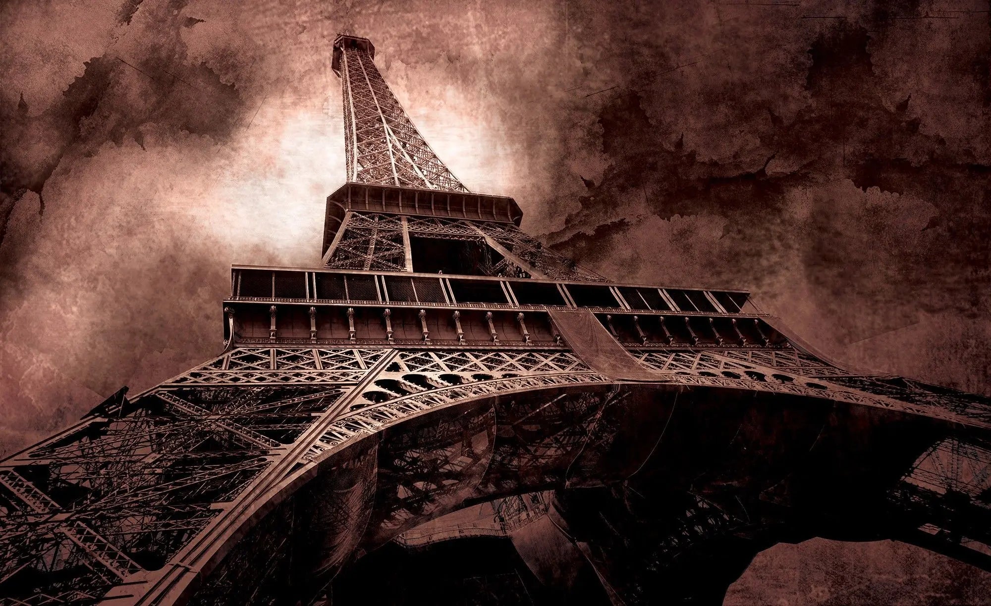 Billede 1 af Fototapet - Eiffeltårnet i Paris med dramatisk mørk himmel