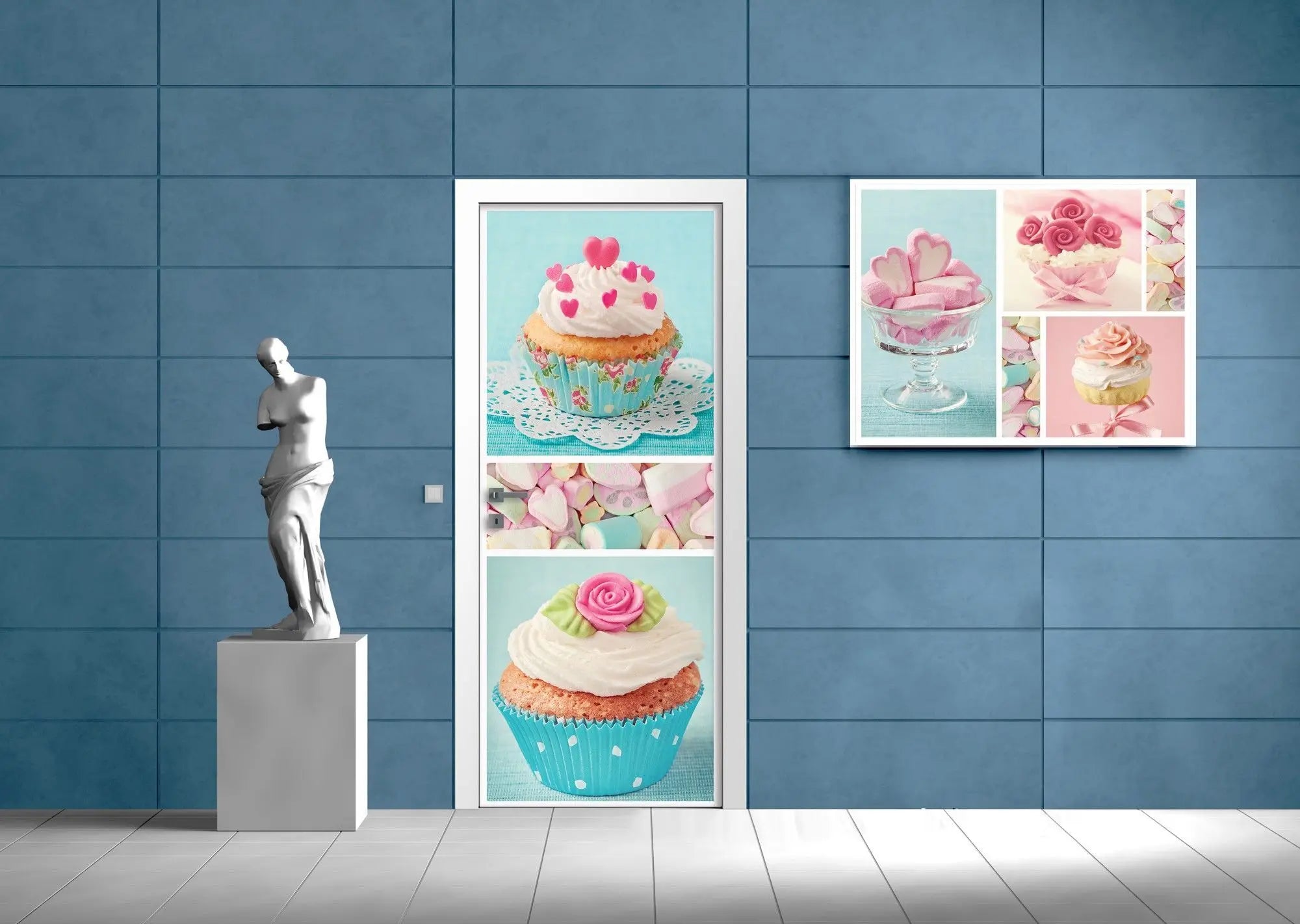 Billede 6 af Fototapet - Fem billeder af cupcakes og skumfiduser på blå baggrund