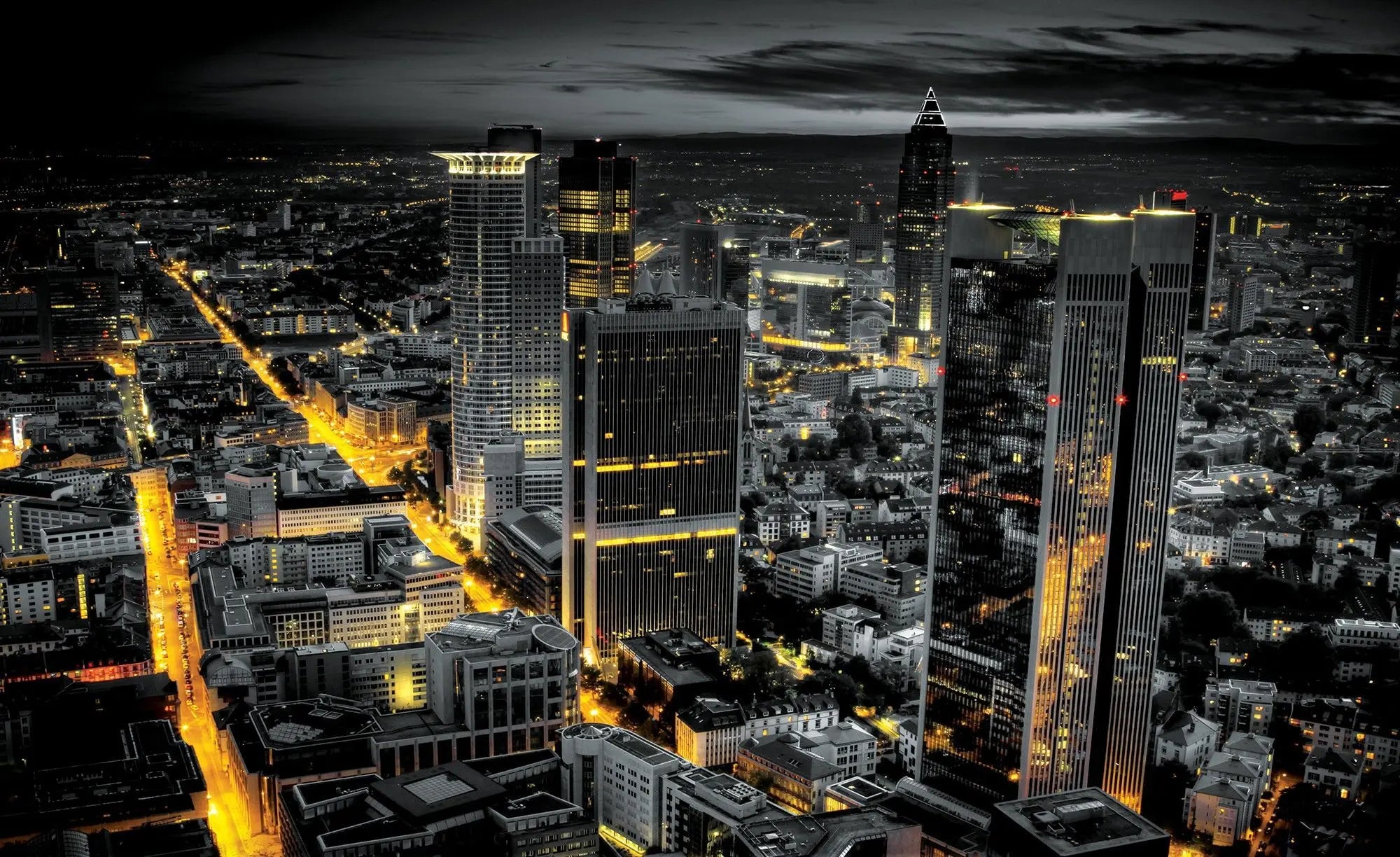 Billede 1 af Fototapet - Frankfurt Skyline om natten med oplyste gader