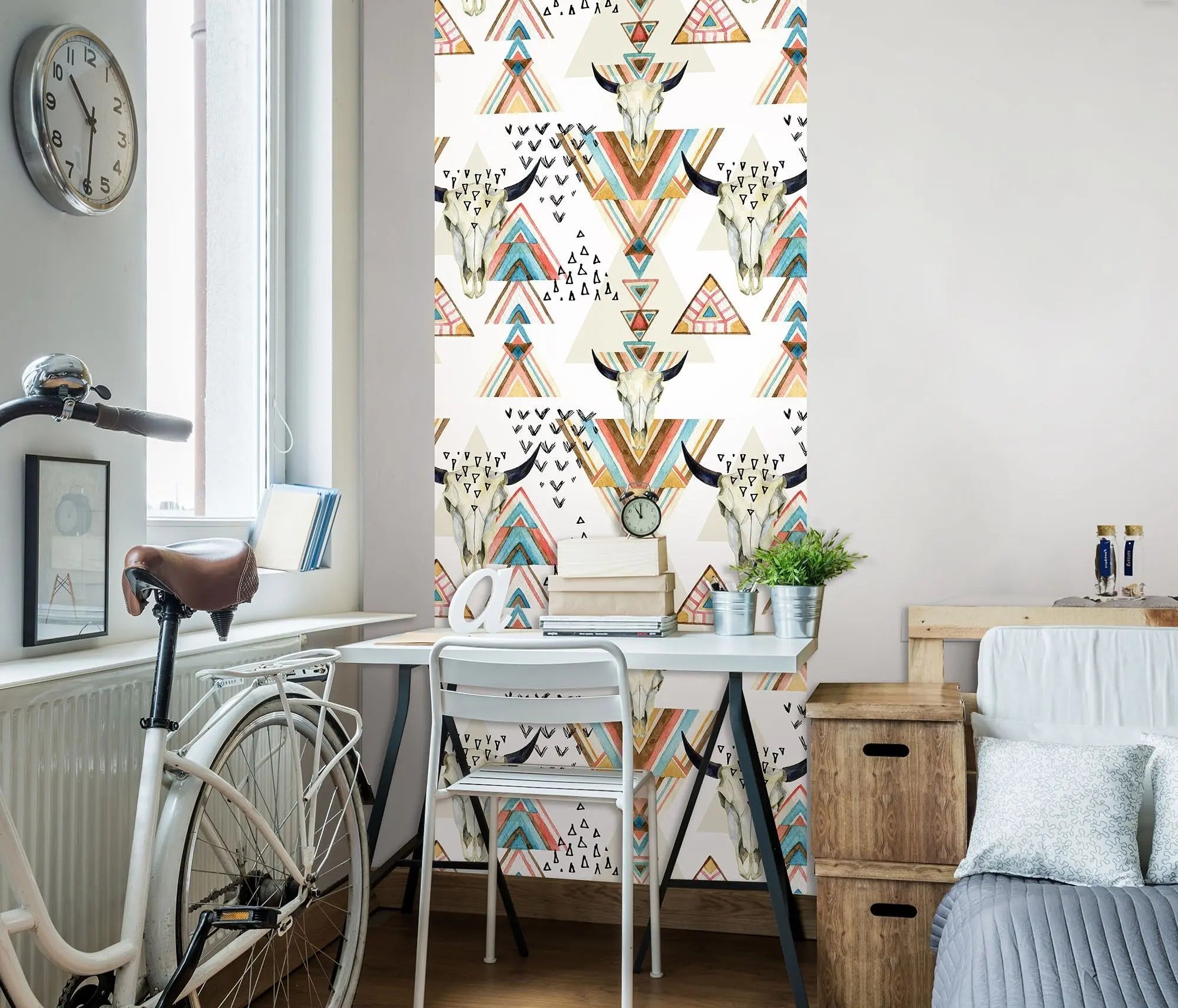 Billede 6 af Fototapet - Gentagne geometriske mønstre med tyr-kranier og farvede trekanter