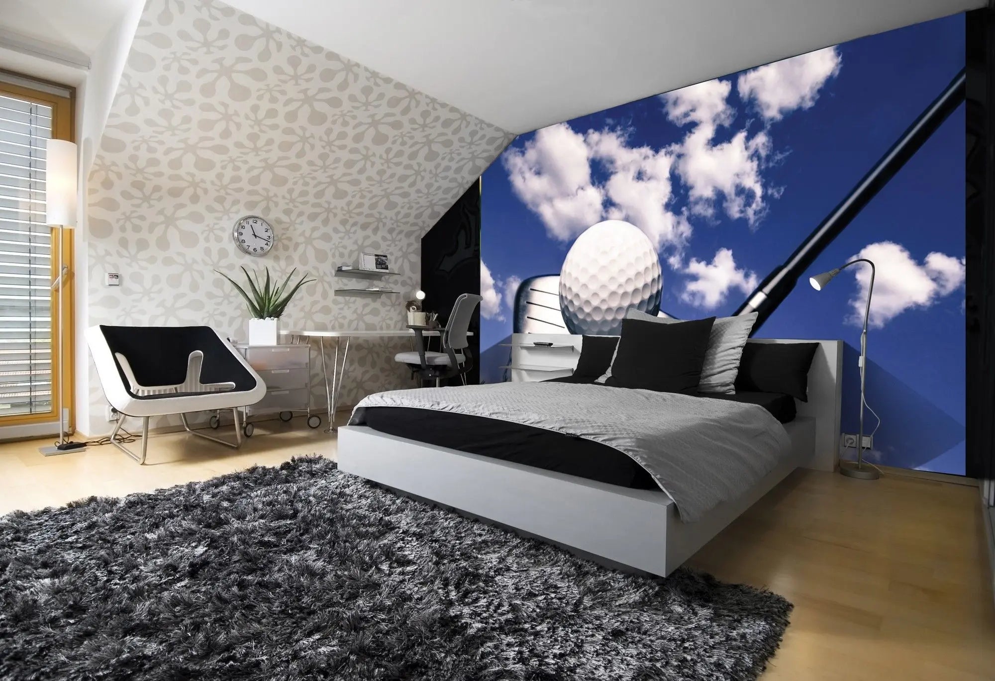 Billede 2 af Fototapet - Golfbold på tee med driver mod blå himmel