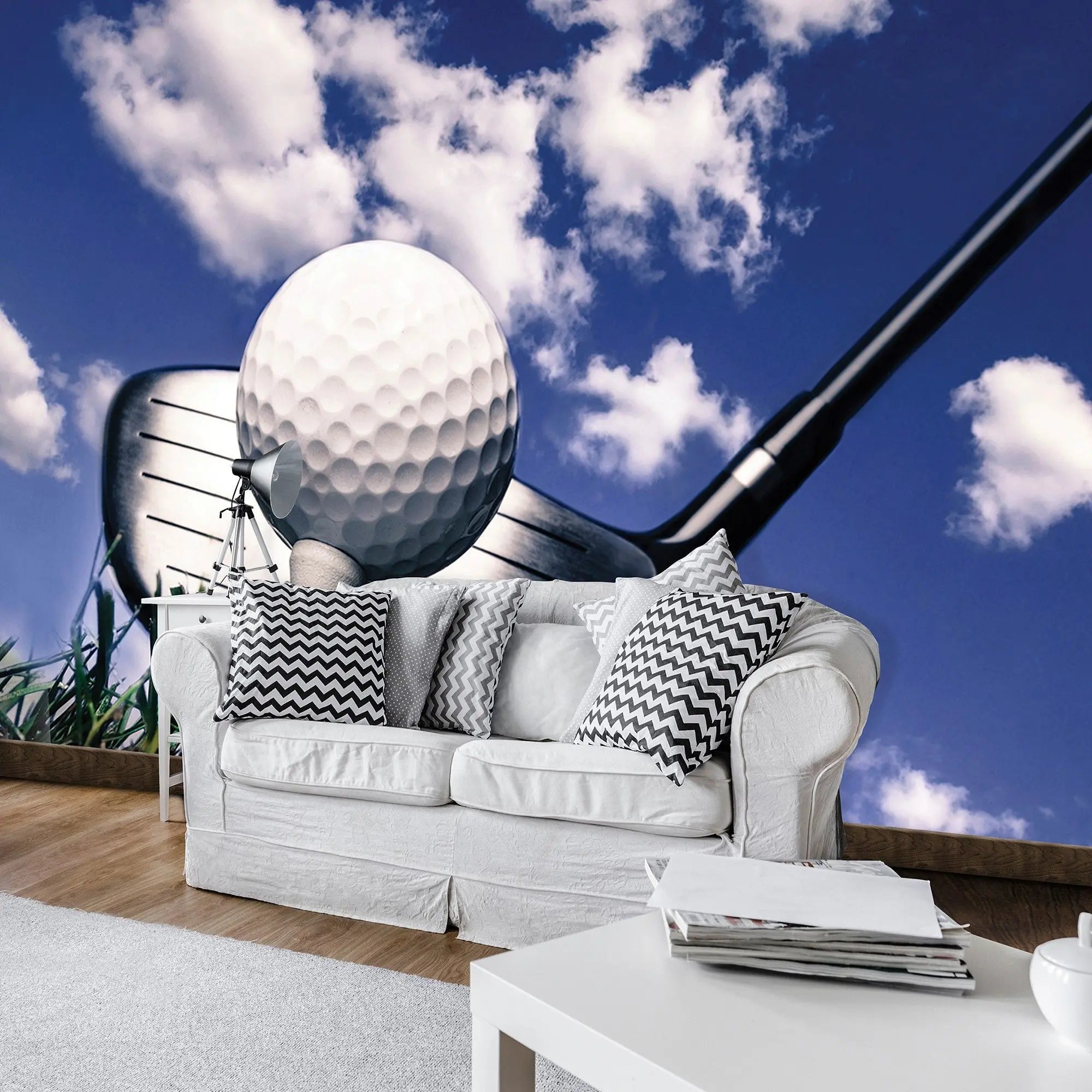 Billede 3 af Fototapet - Golfbold på tee med driver mod blå himmel