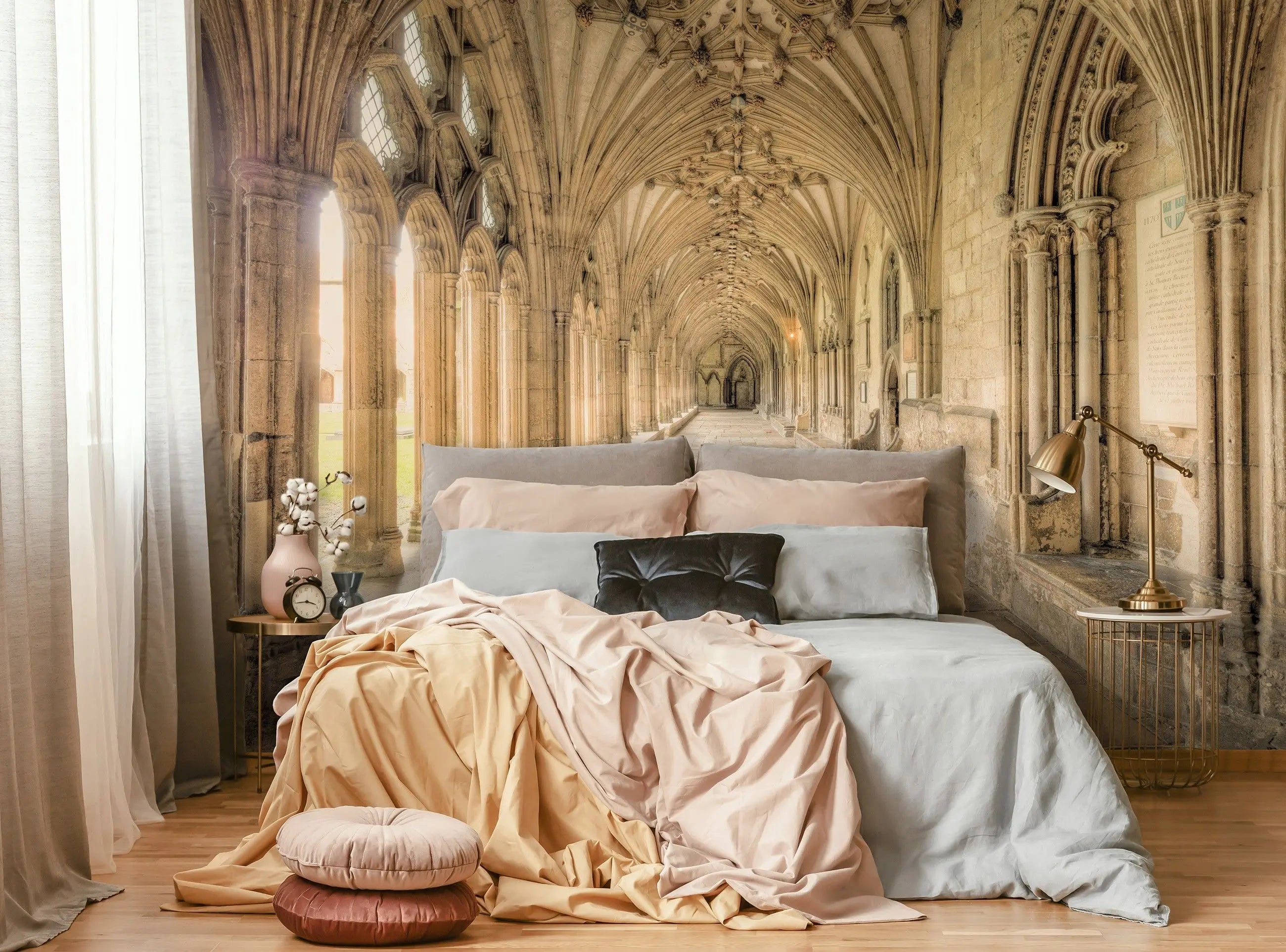 Billede 5 af Fototapet - Gothisk klostergang med hvælvinger