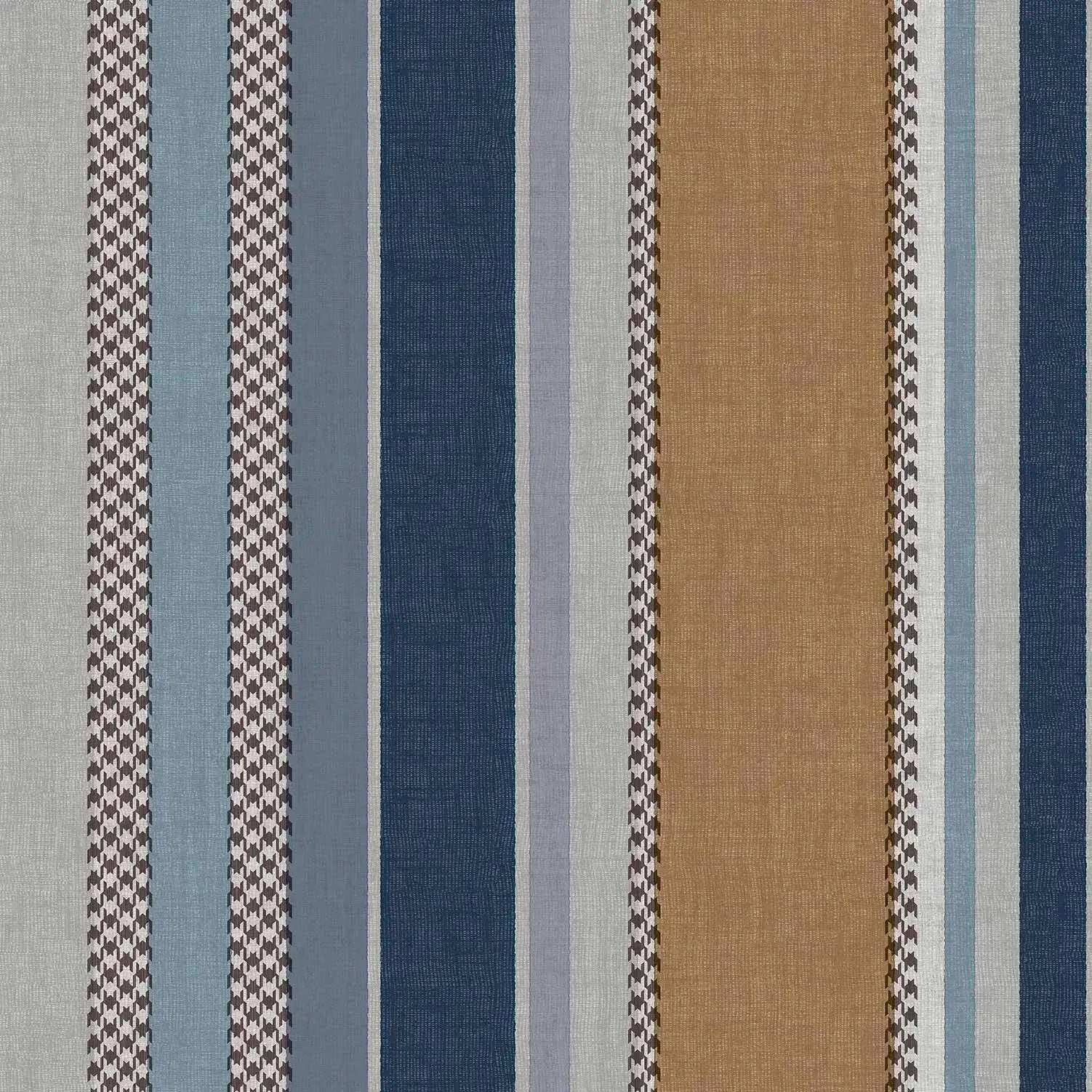 Isaan Stripes - Maritime tapet med vertikale striber i blå, beige, grå og brune nuancer. Tapetdesign fra Nicetapet.dk.