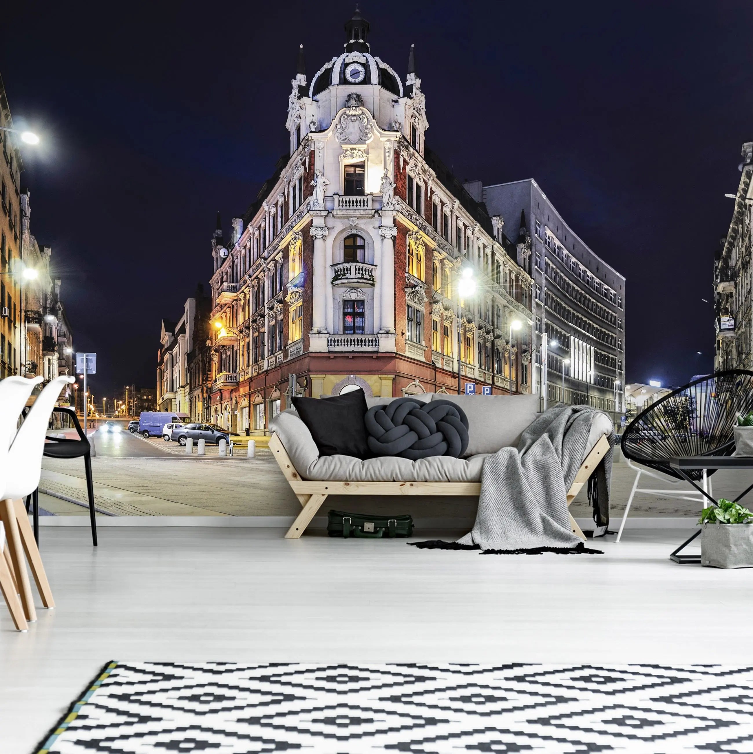 Billede 8 af Fototapet - Klassisk bygning på gadehjørne om natten med gadelys