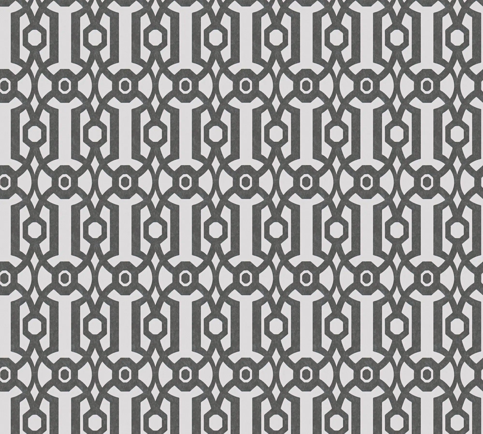 Mønsterdetaljer af tapetet Lattice Delight - Charcoal Elegance med et geometrisk gittermønster i grå toner.