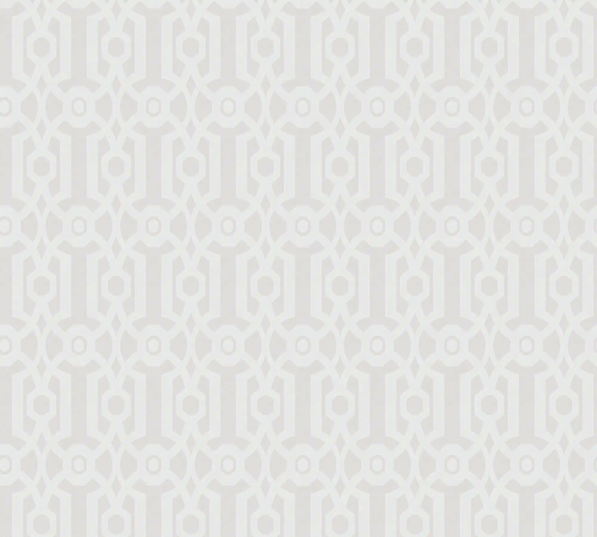 Detaljeret mønster på Lattice Delight - White Whisper tapet med geometrisk design.