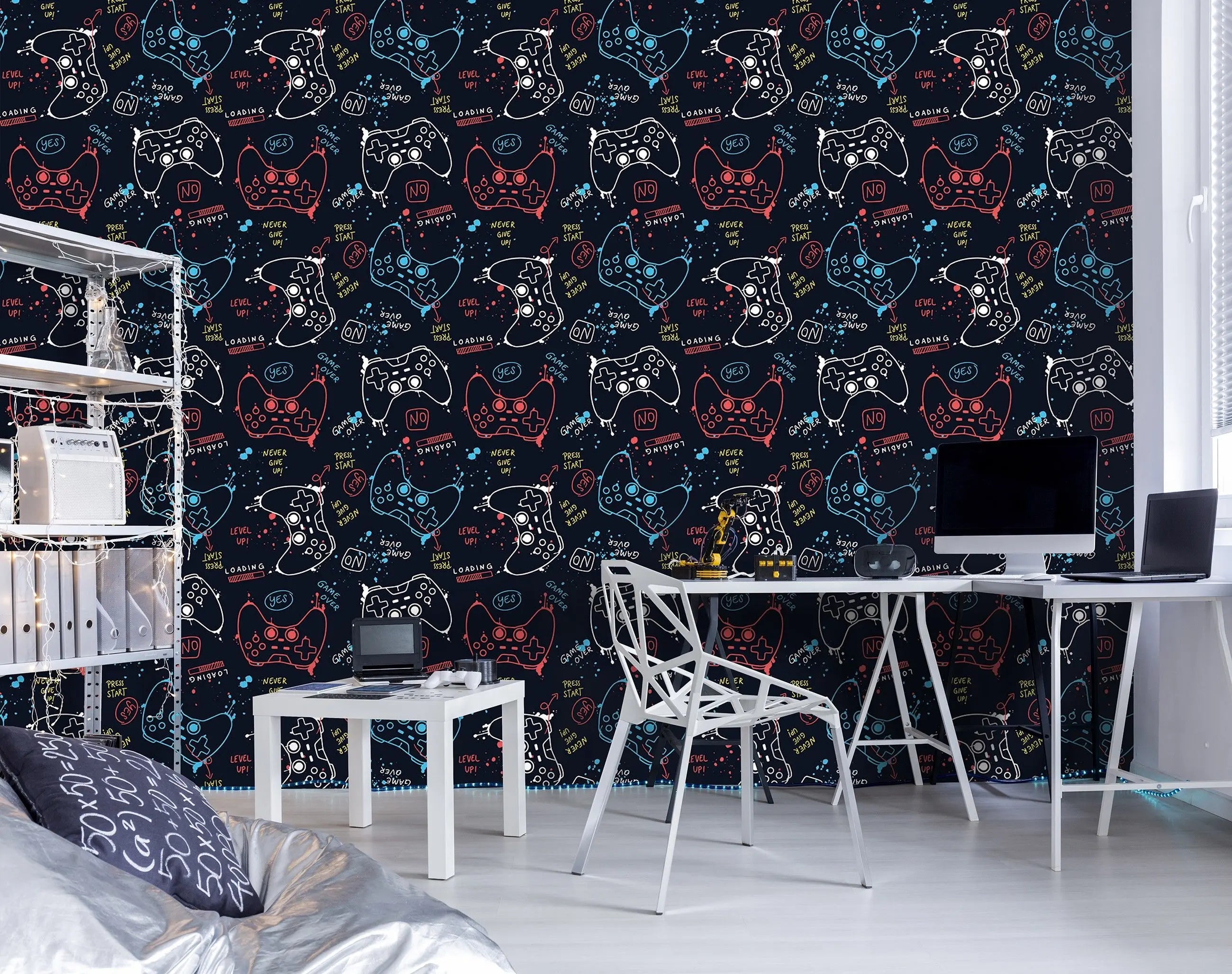 Billede 3 af Fototapet - Mønster med farverige spillecontrollere på sort baggrund