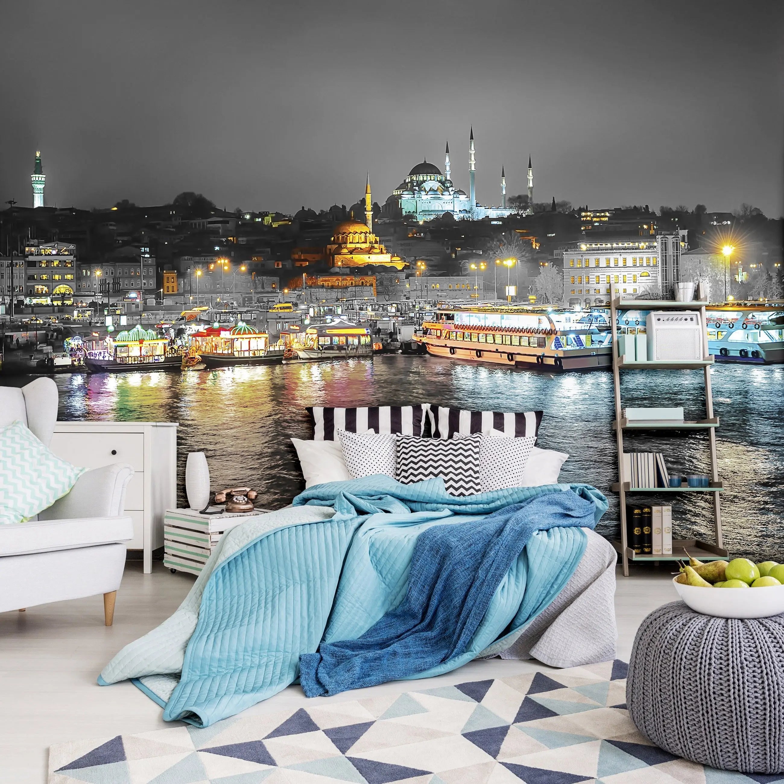 Billede 13 af Fototapet - Nat med oplyst moské og farverige både ved havn i Istanbul