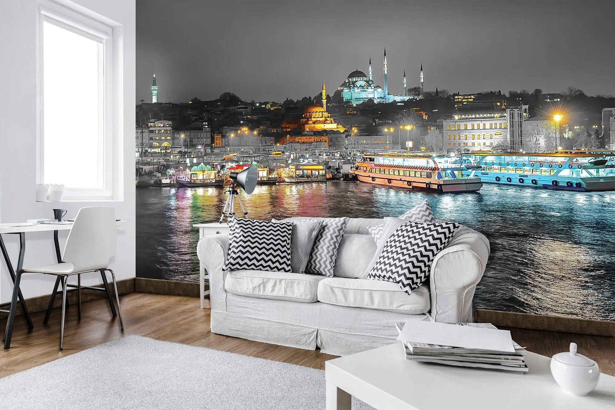 Billede 3 af Fototapet - Nat med oplyst moské og farverige både ved havn i Istanbul